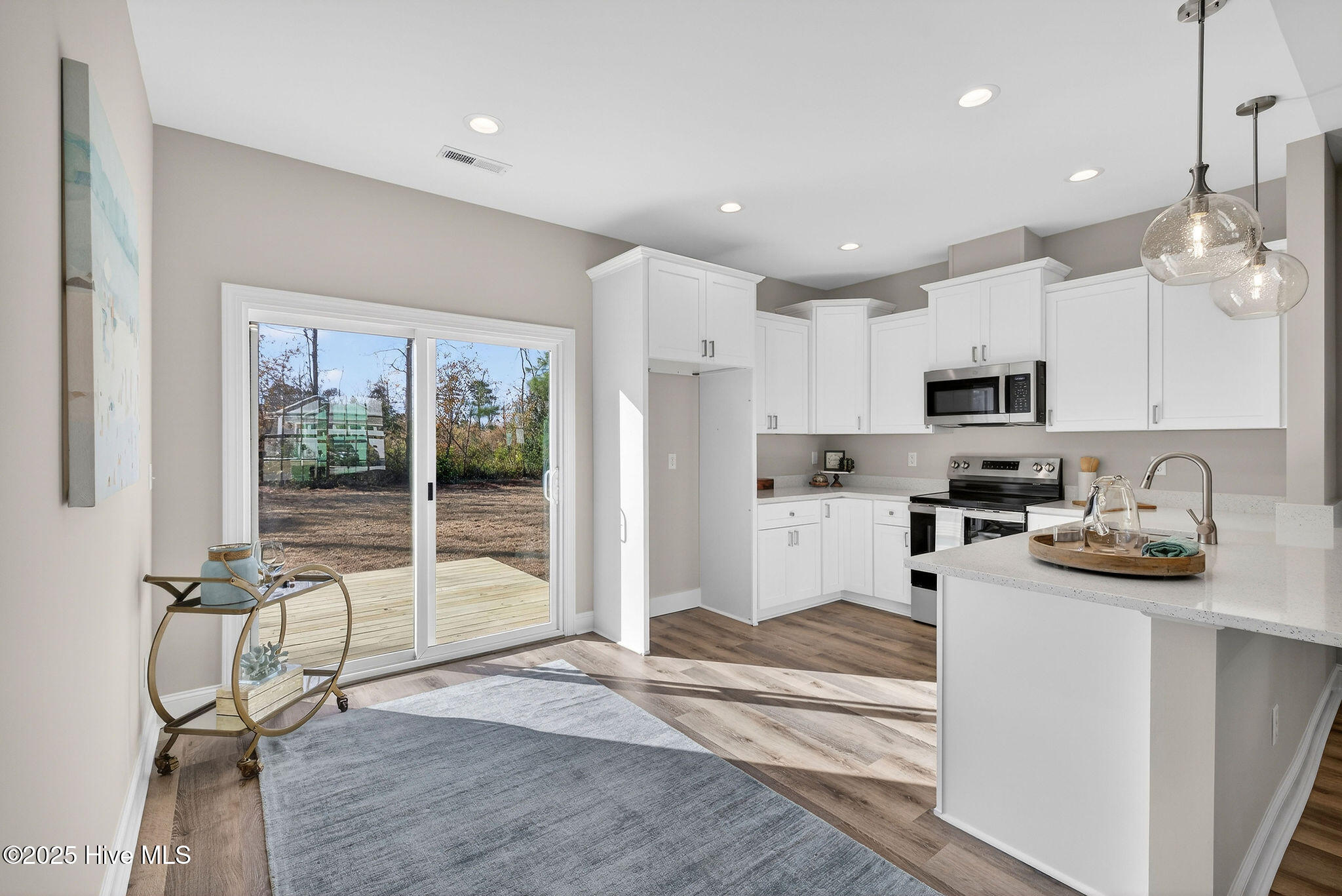 100546683 | Photo 12