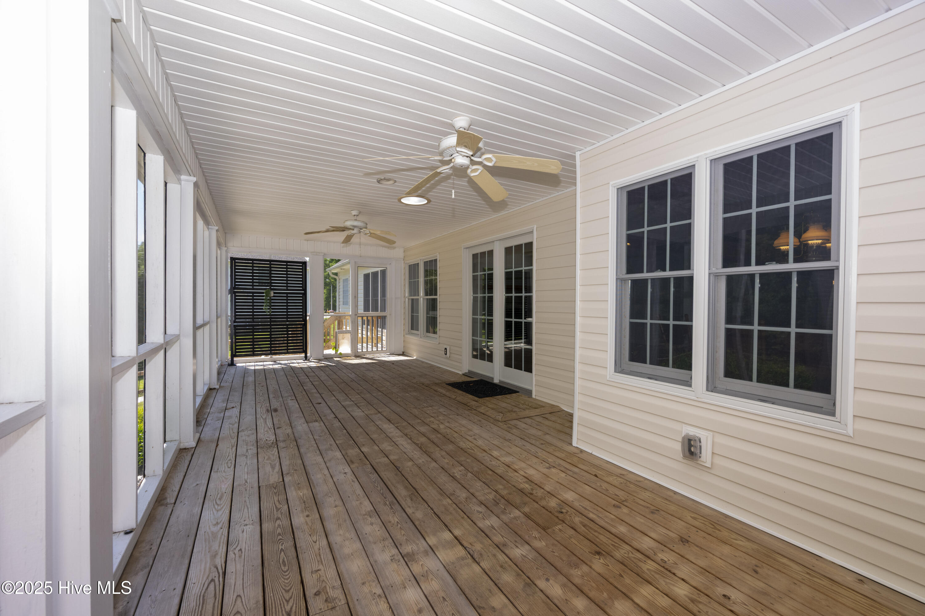 100523766 | Photo 67