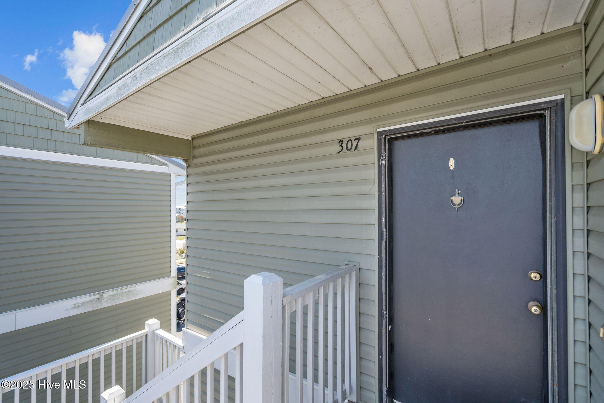 100519120 | Photo 46