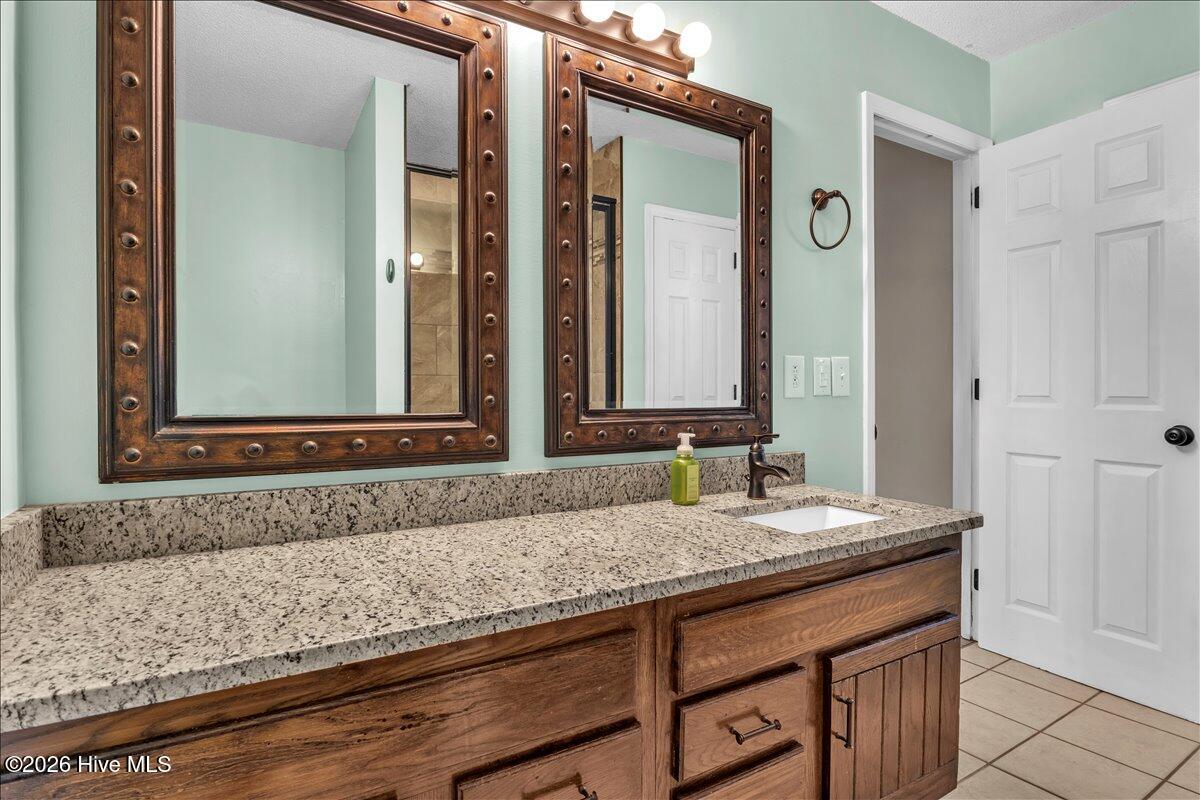 100566130 | Photo 13