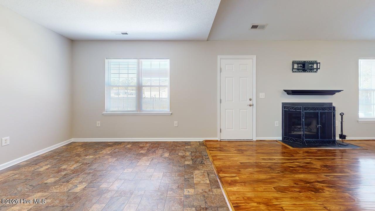 100564739 | Photo 13