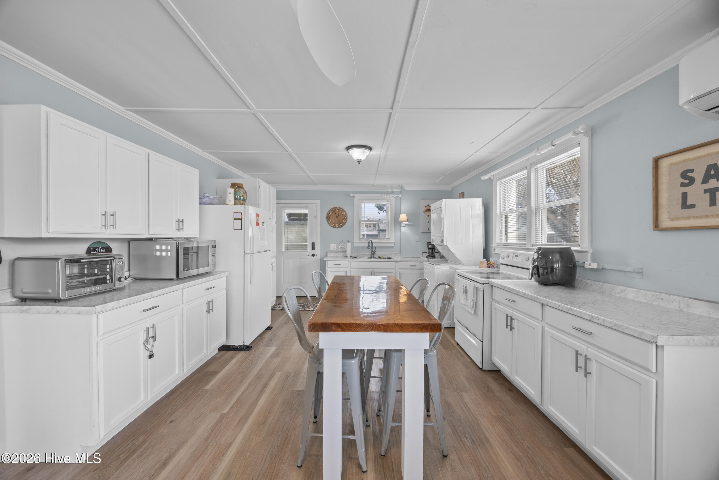 100563115 | Photo 14