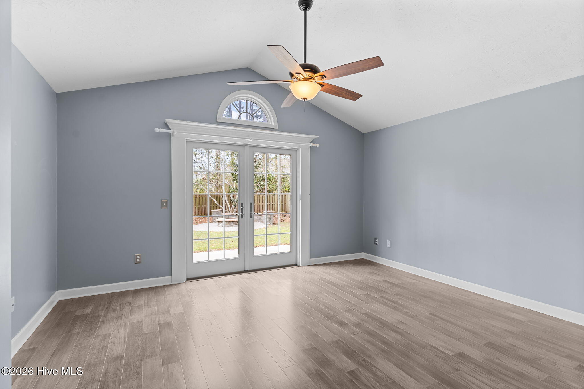 100563070 | Photo 23