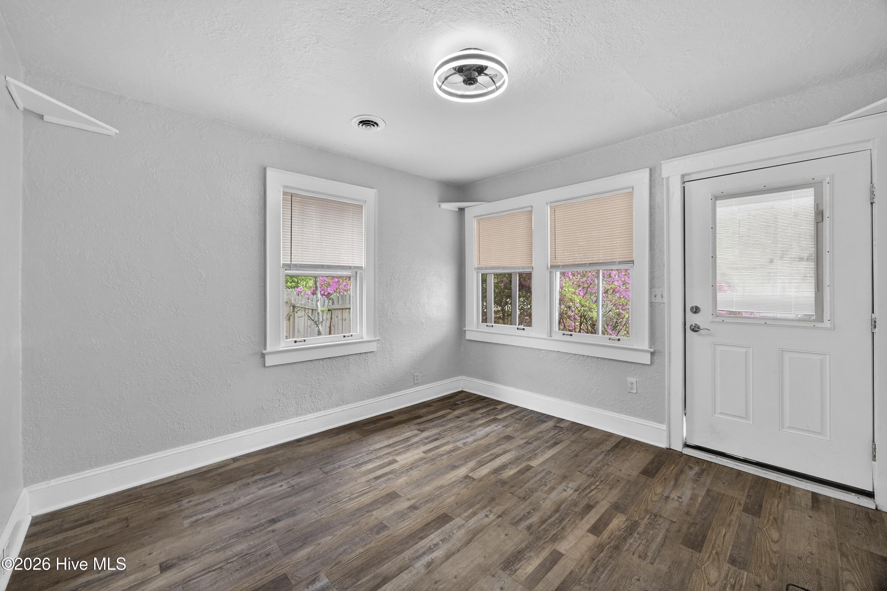 100564526 | Photo 15