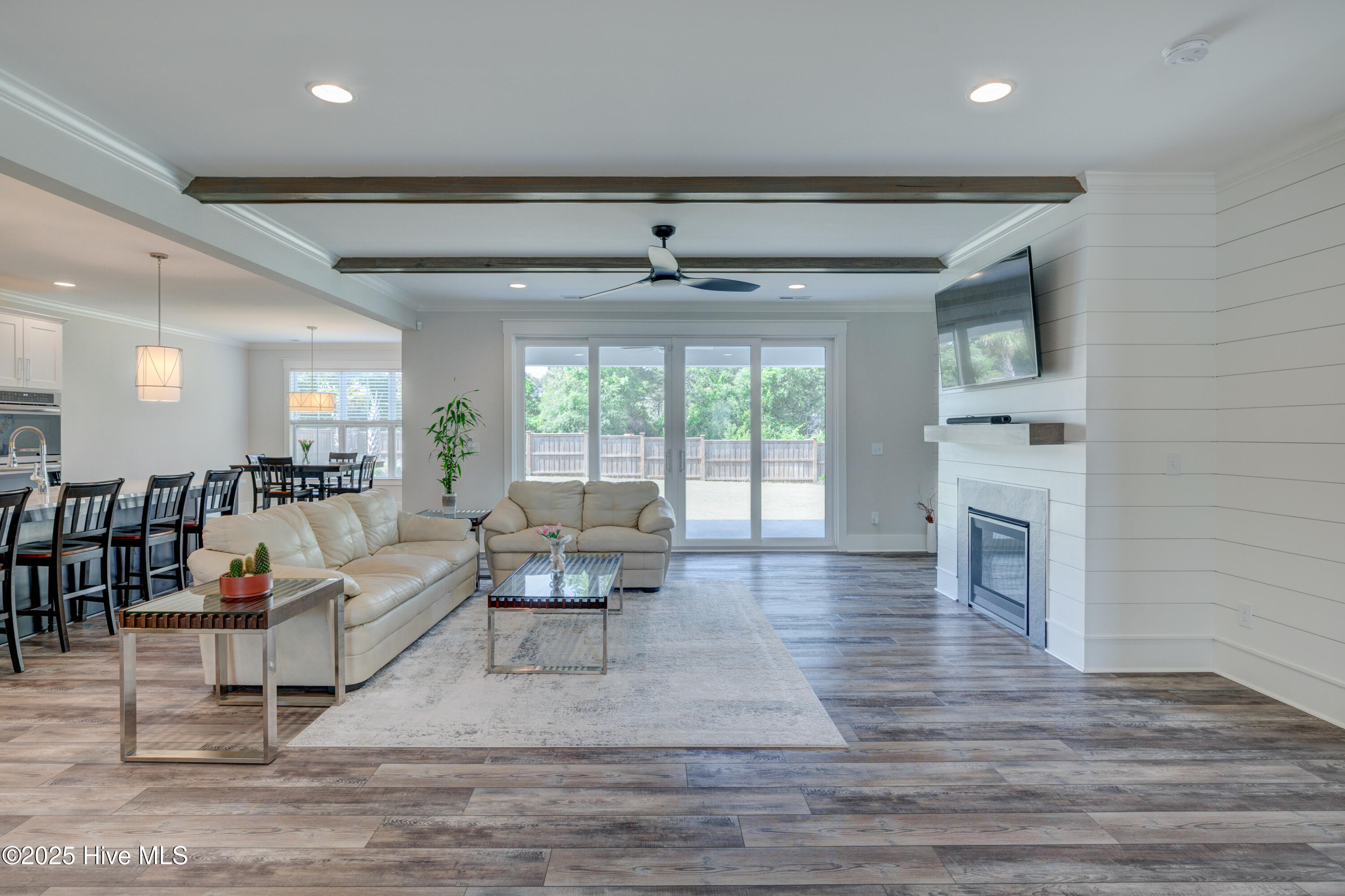 100553417 | Photo 15