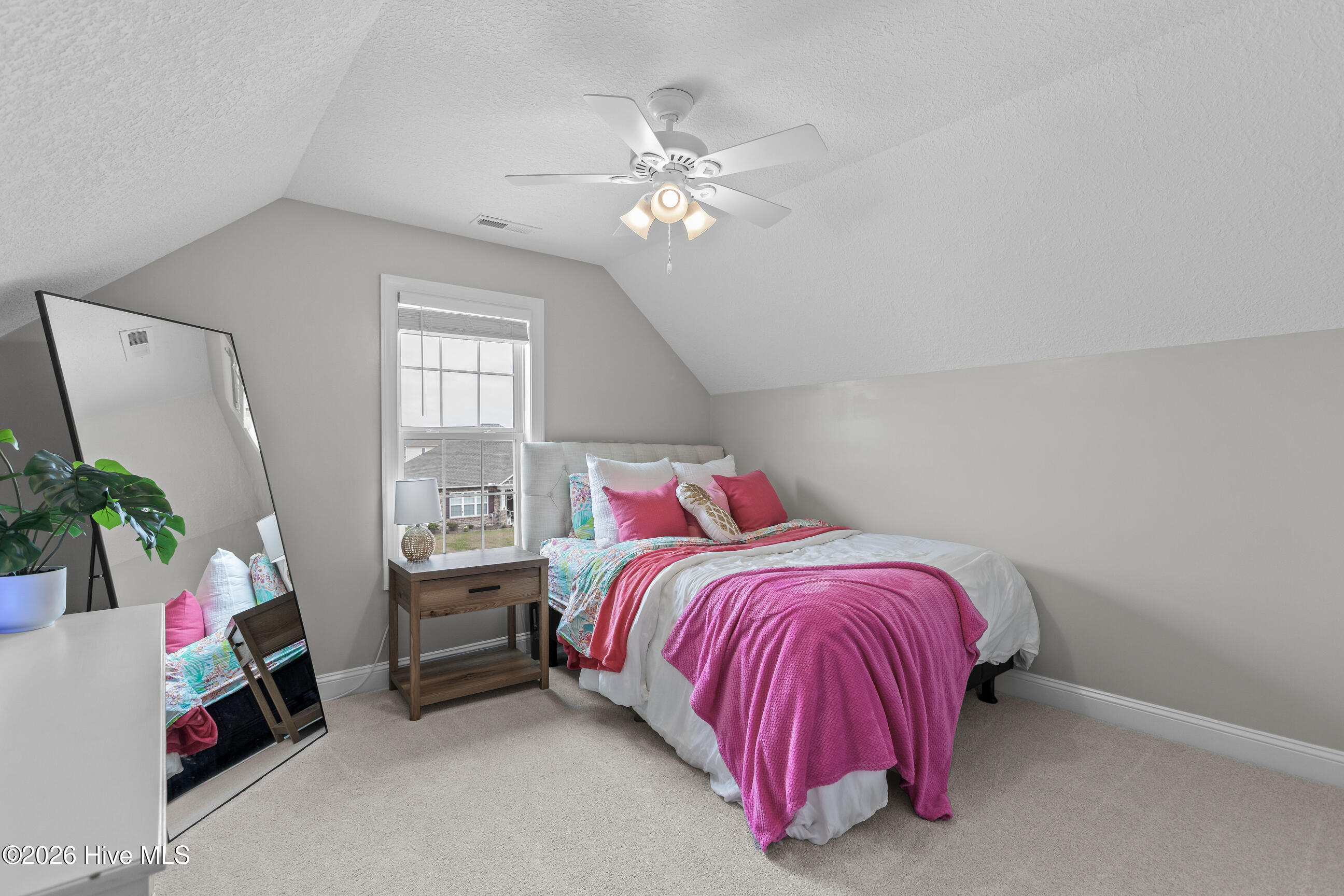 100564730 | Photo 25