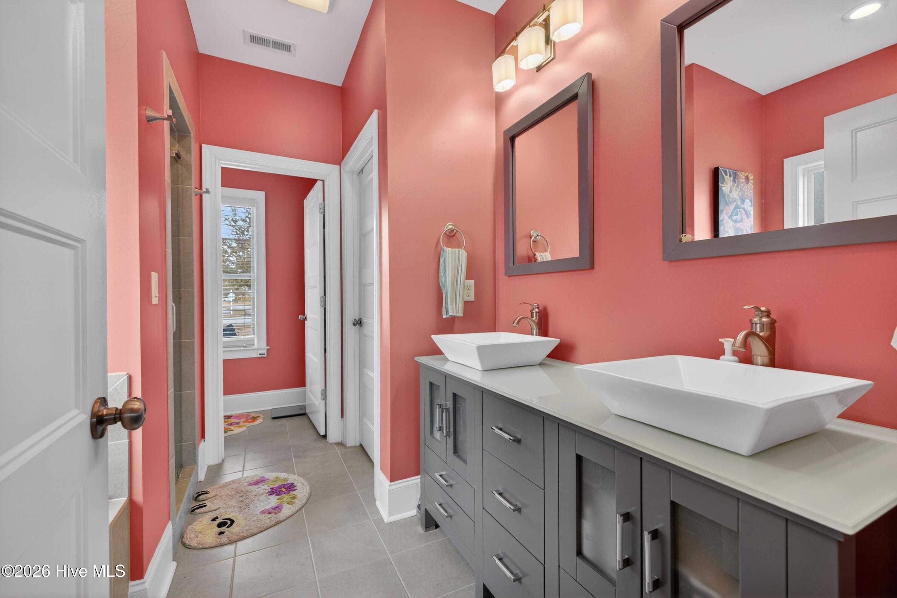 100552458 | Photo 17