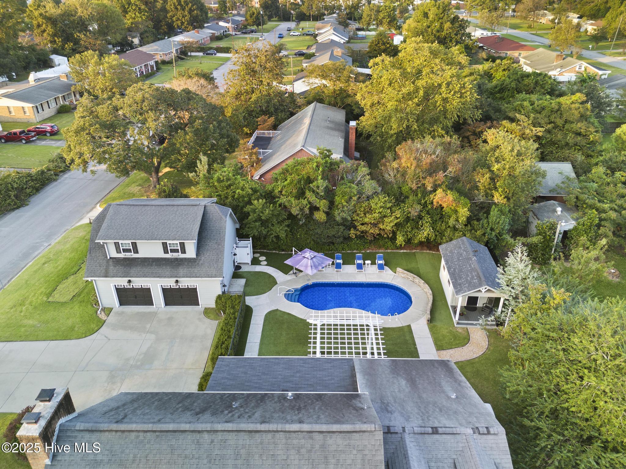 100527249 | Photo 74