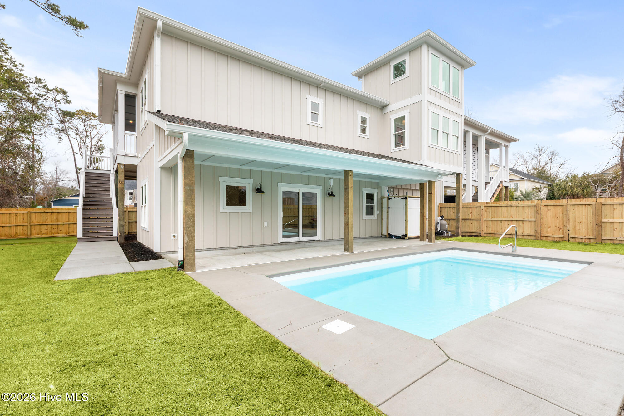 100516902 | Photo 164