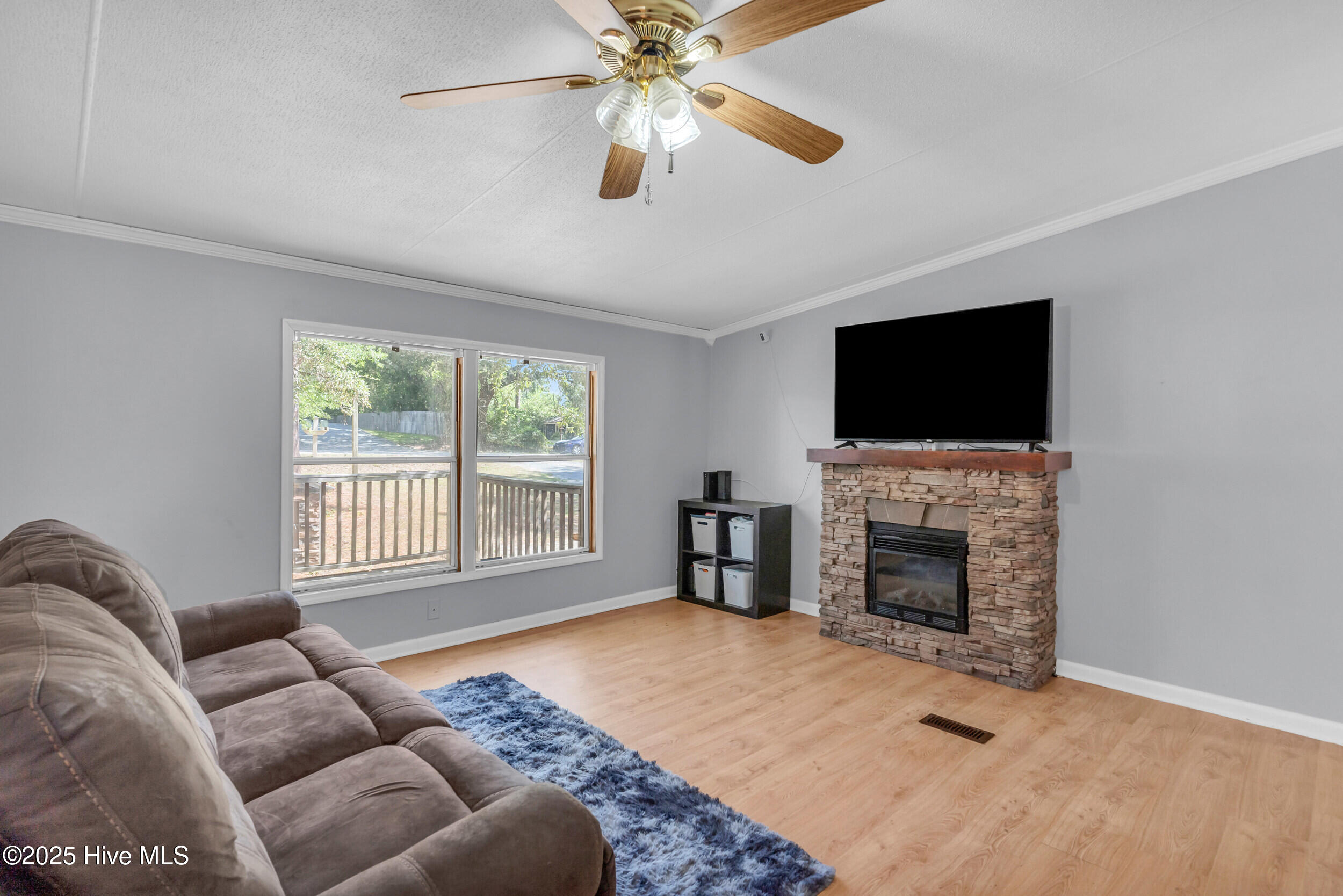 5_122 heathcliff rd-00005