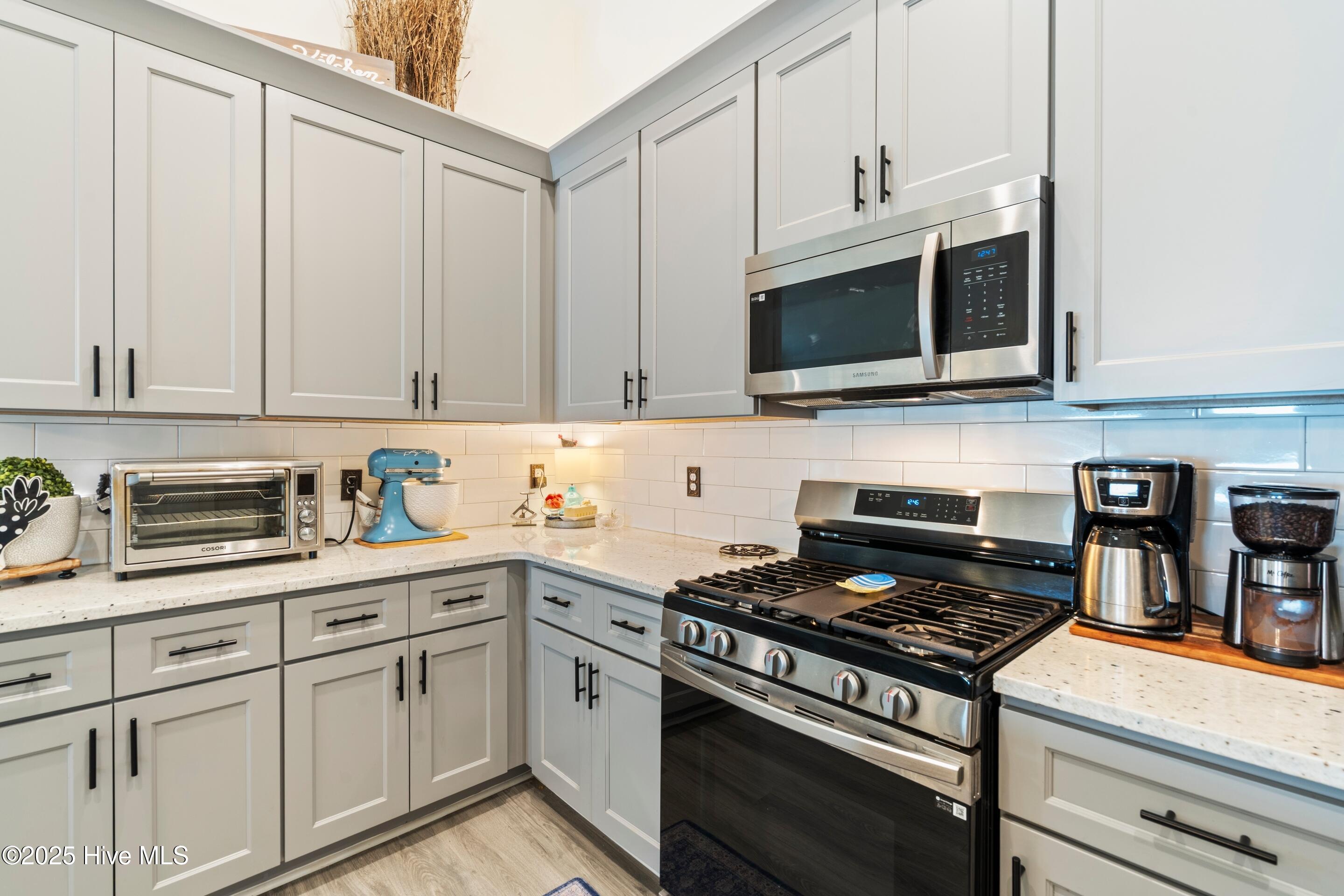 100525956 | Photo 25