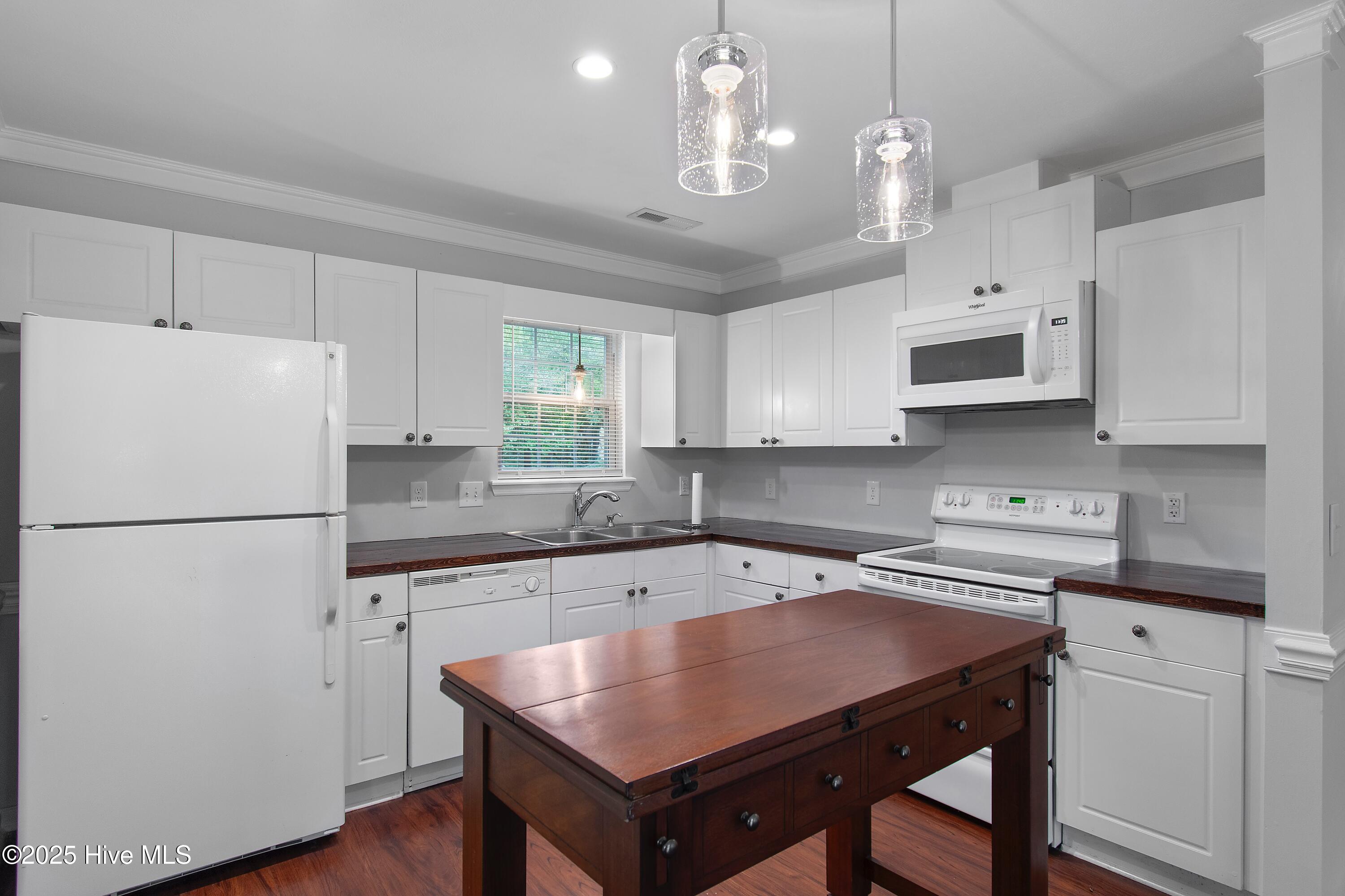 100532715 | Photo 12