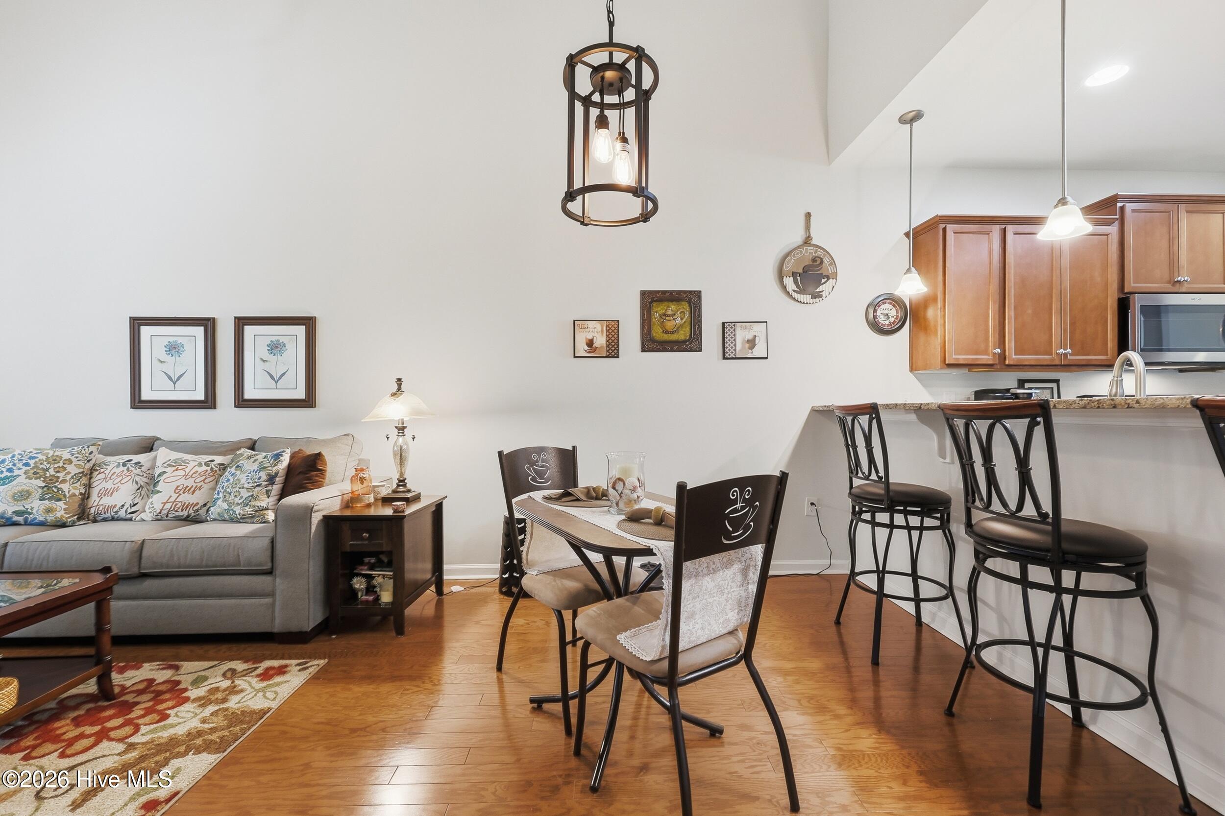 100564272 | Photo 11