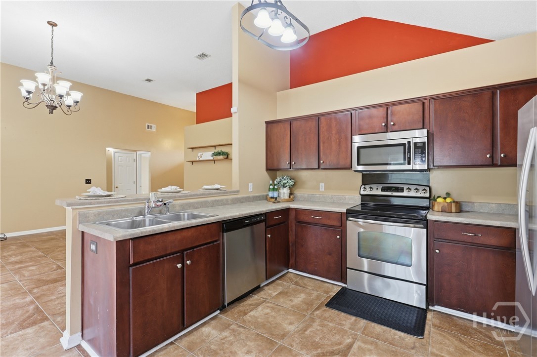 Homes for sale in Ellabell, GA | 35 Farmers Cir, Ellabell, GA 31308 | MLS# SA345942