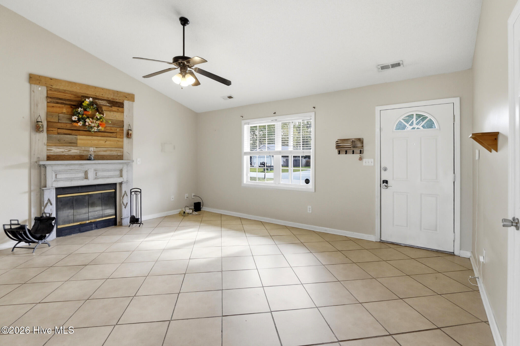 100558935 | Photo 20