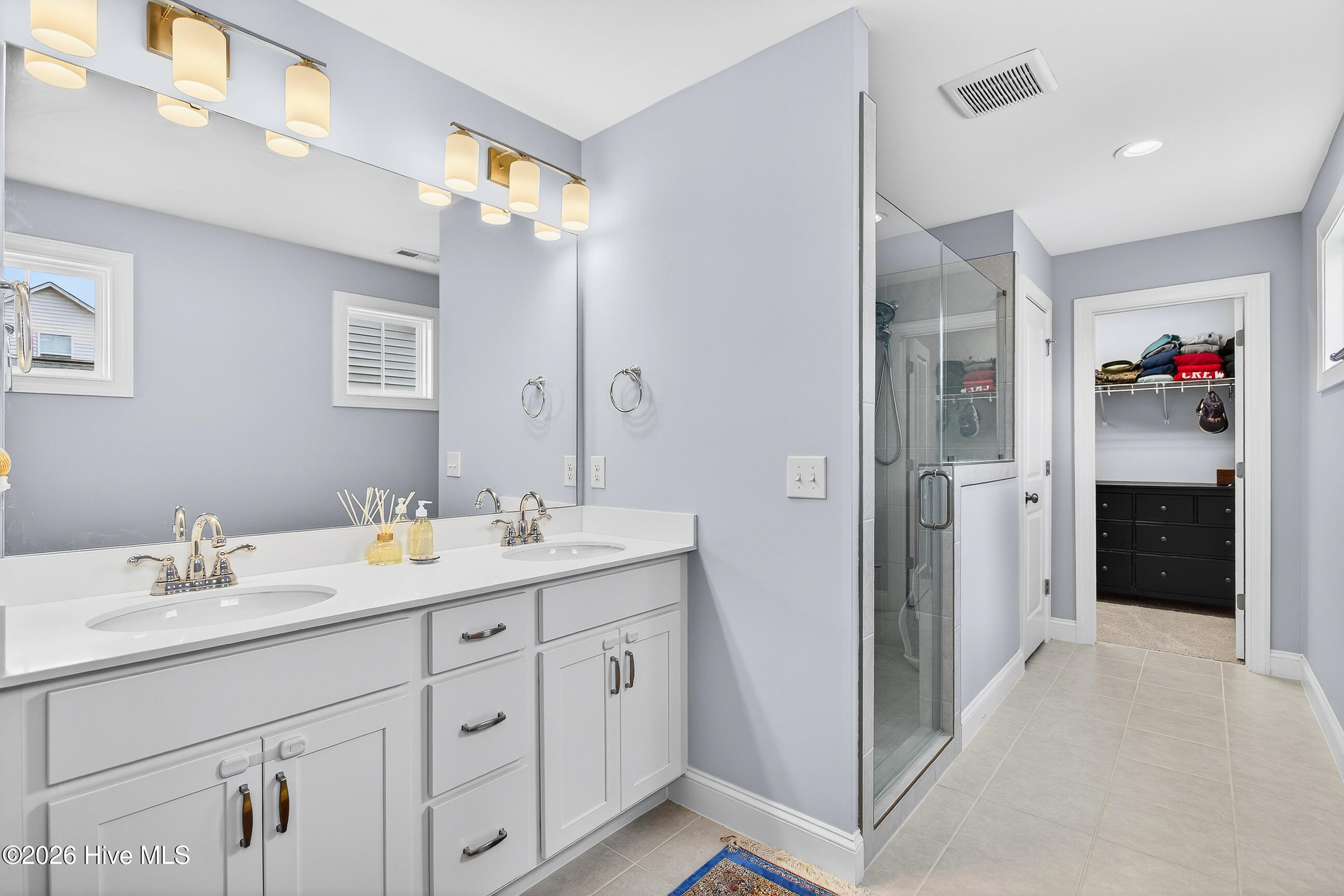 100563348 | Photo 28