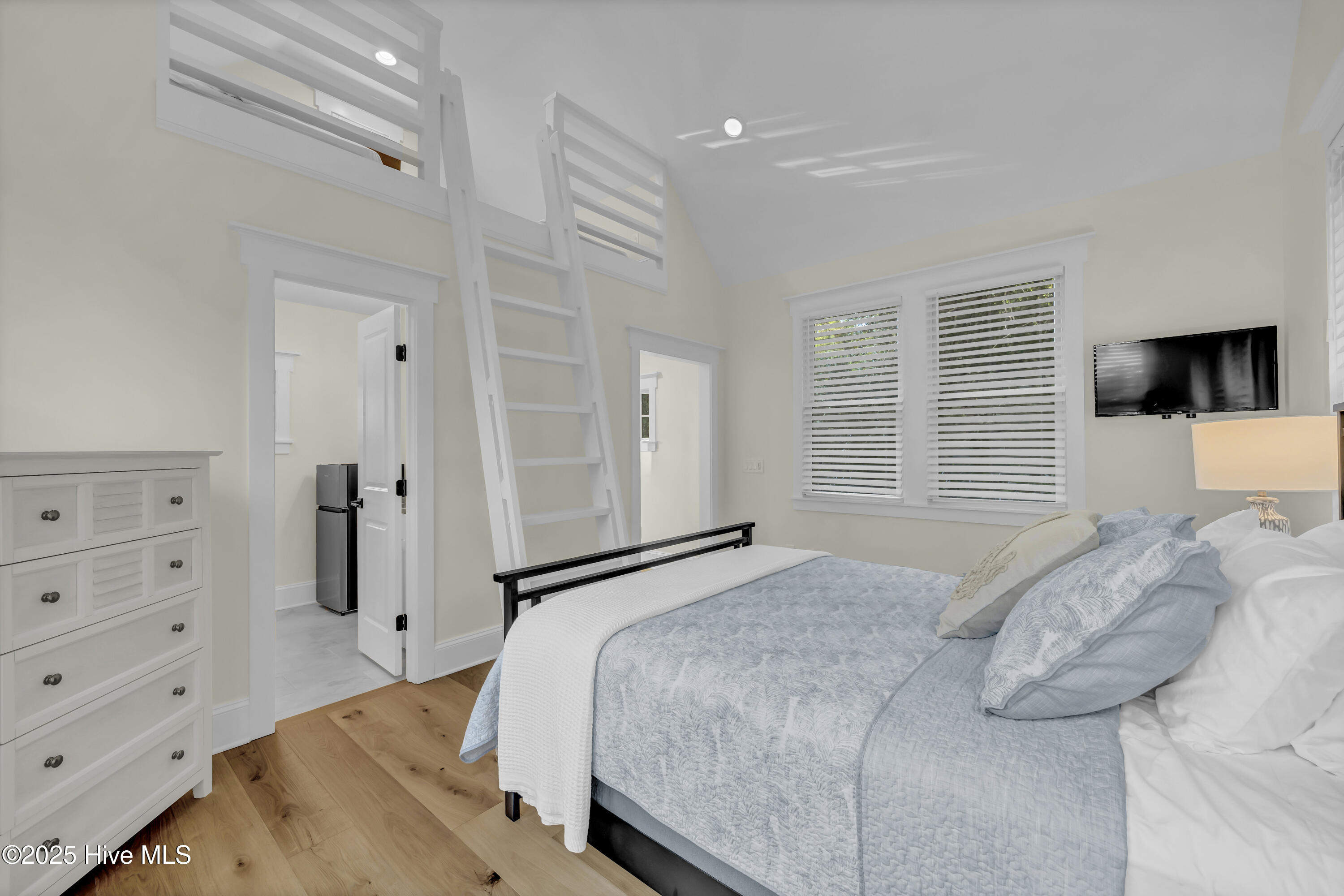 100534977 | Photo 41