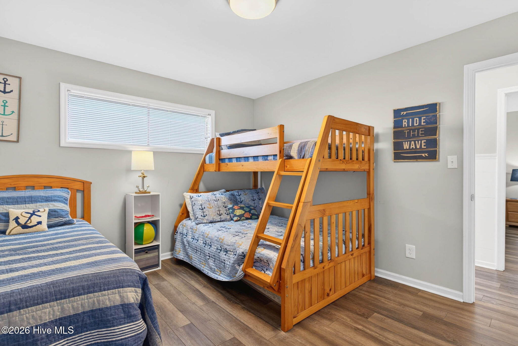 100570514 | Photo 36