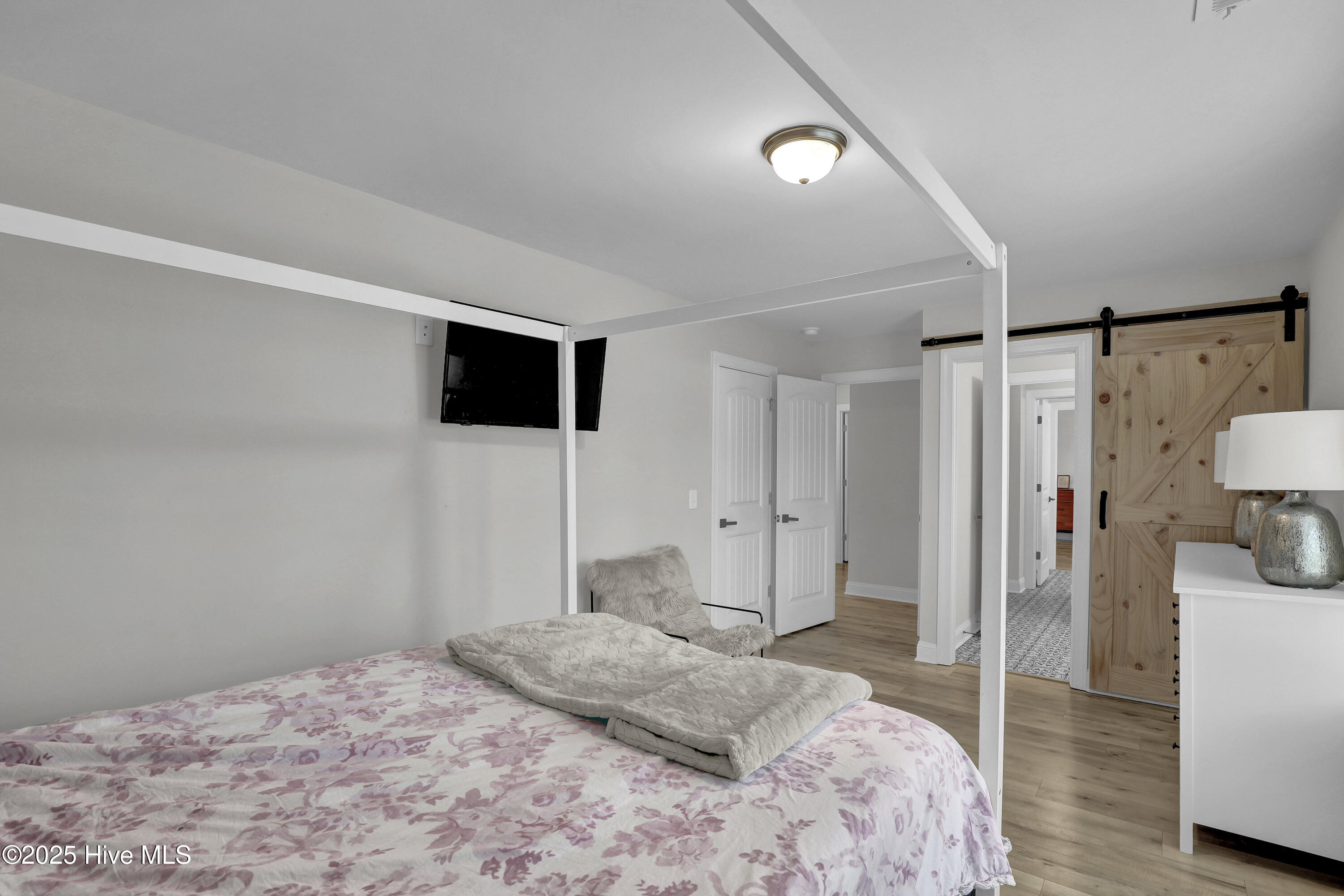 100546103 | Photo 28