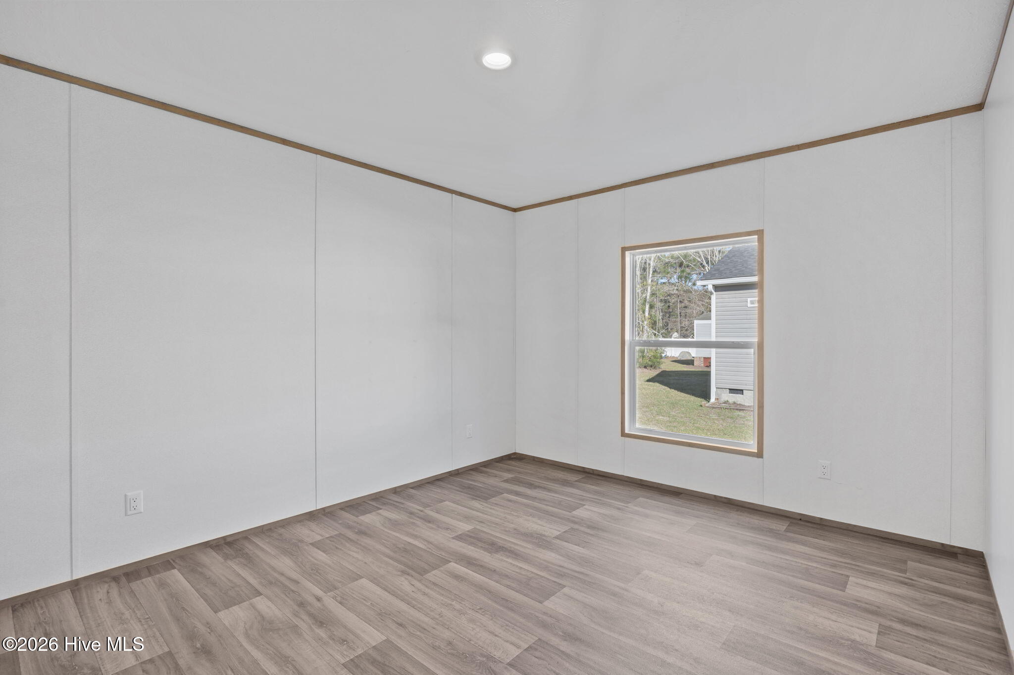 100561520 | Photo 24