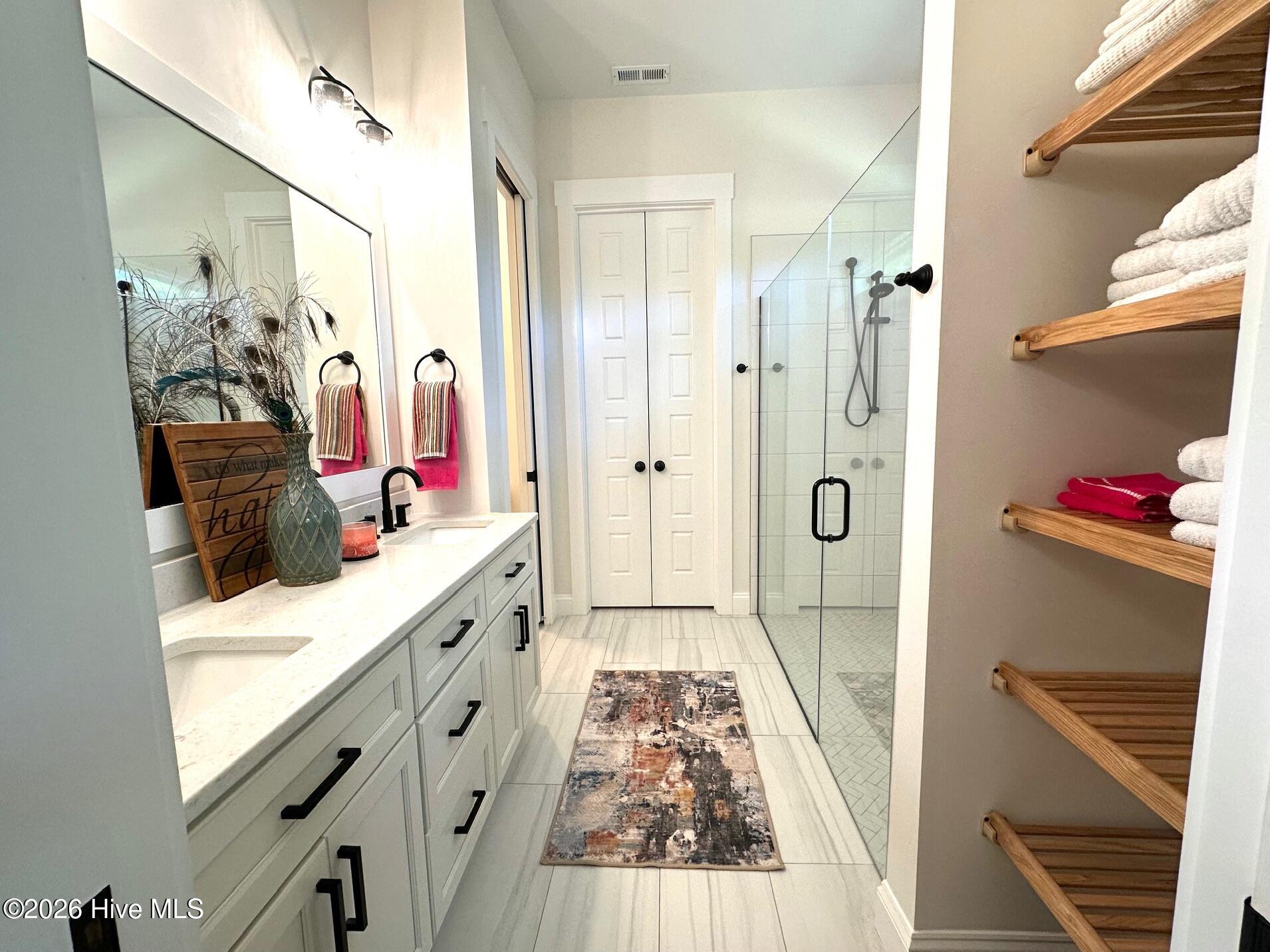 100565130 | Photo 27