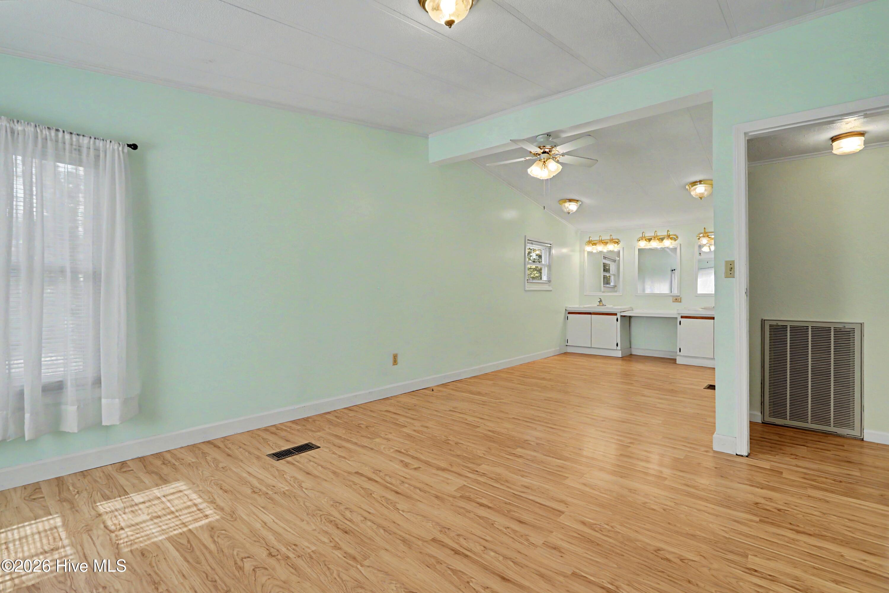 100562538 | Photo 22