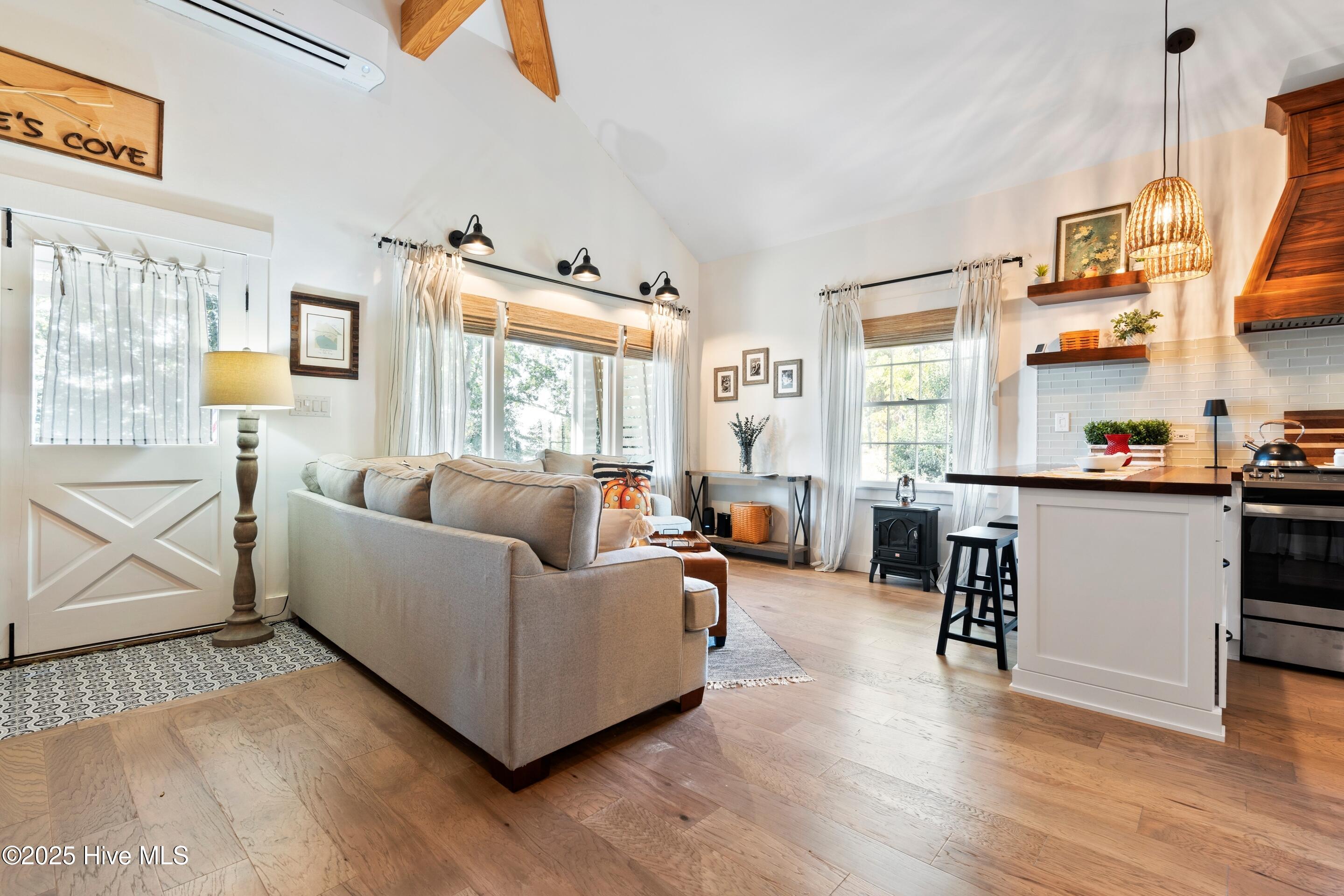 100538504 | Photo 22