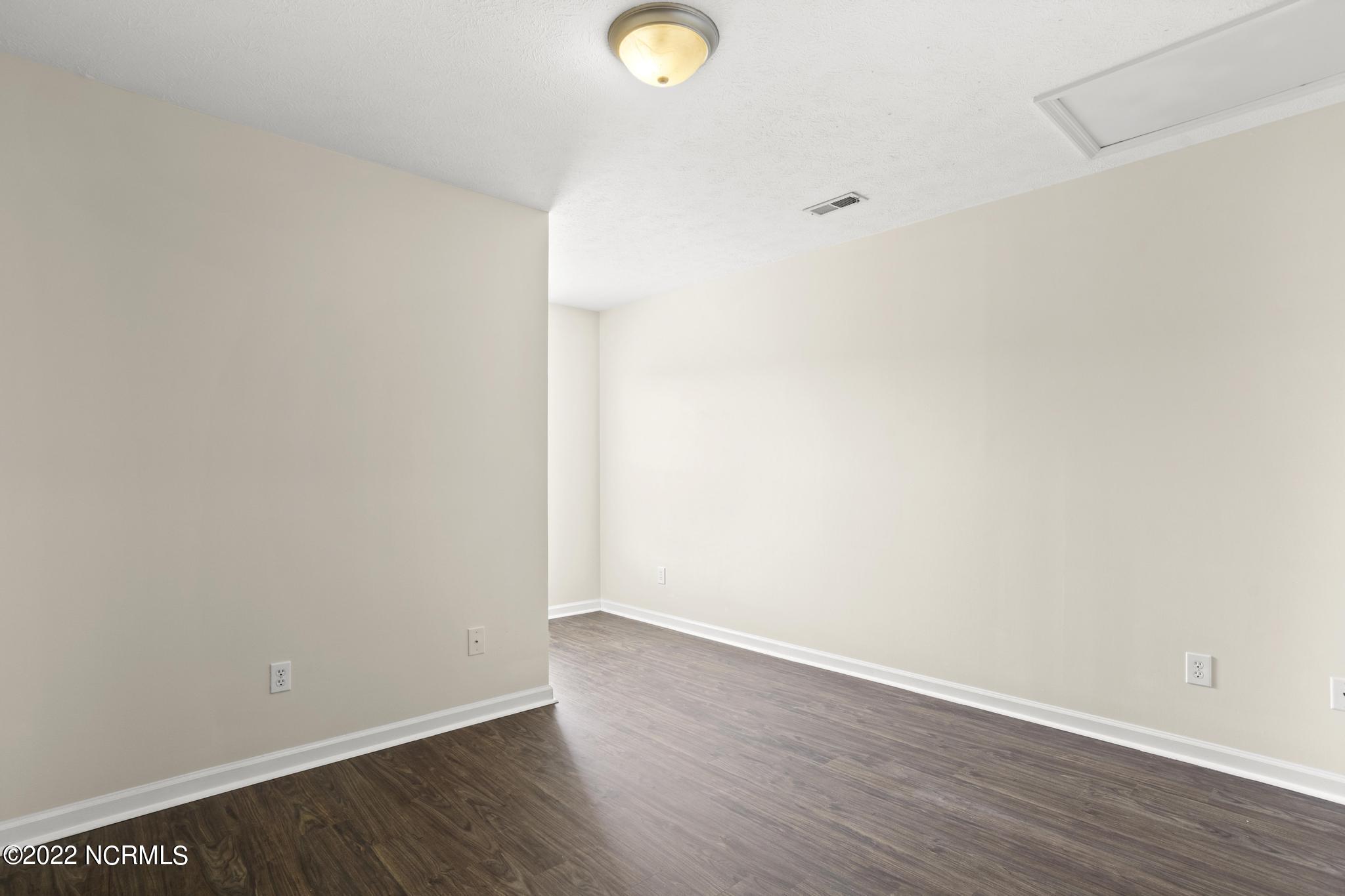 100550336 | Photo 12