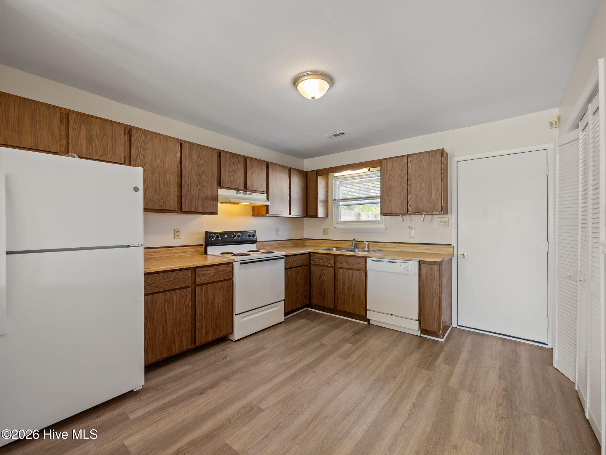 100565385 | Photo 10