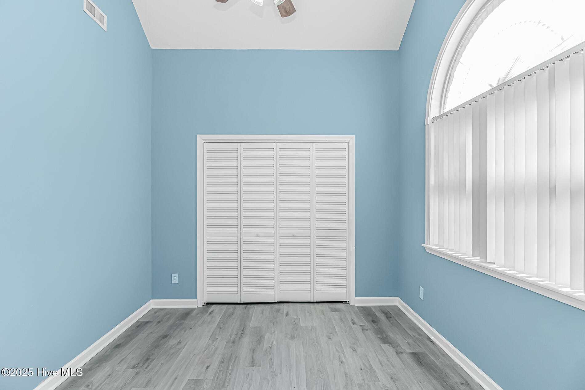 100536588 | Photo 20