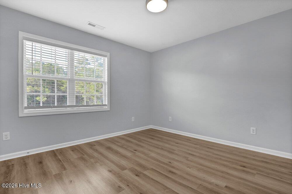 100548986 | Photo 19