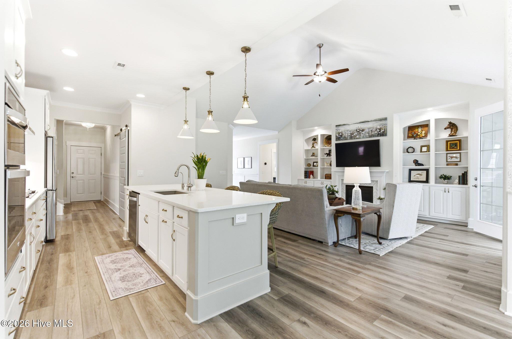 100566081 | Photo 11