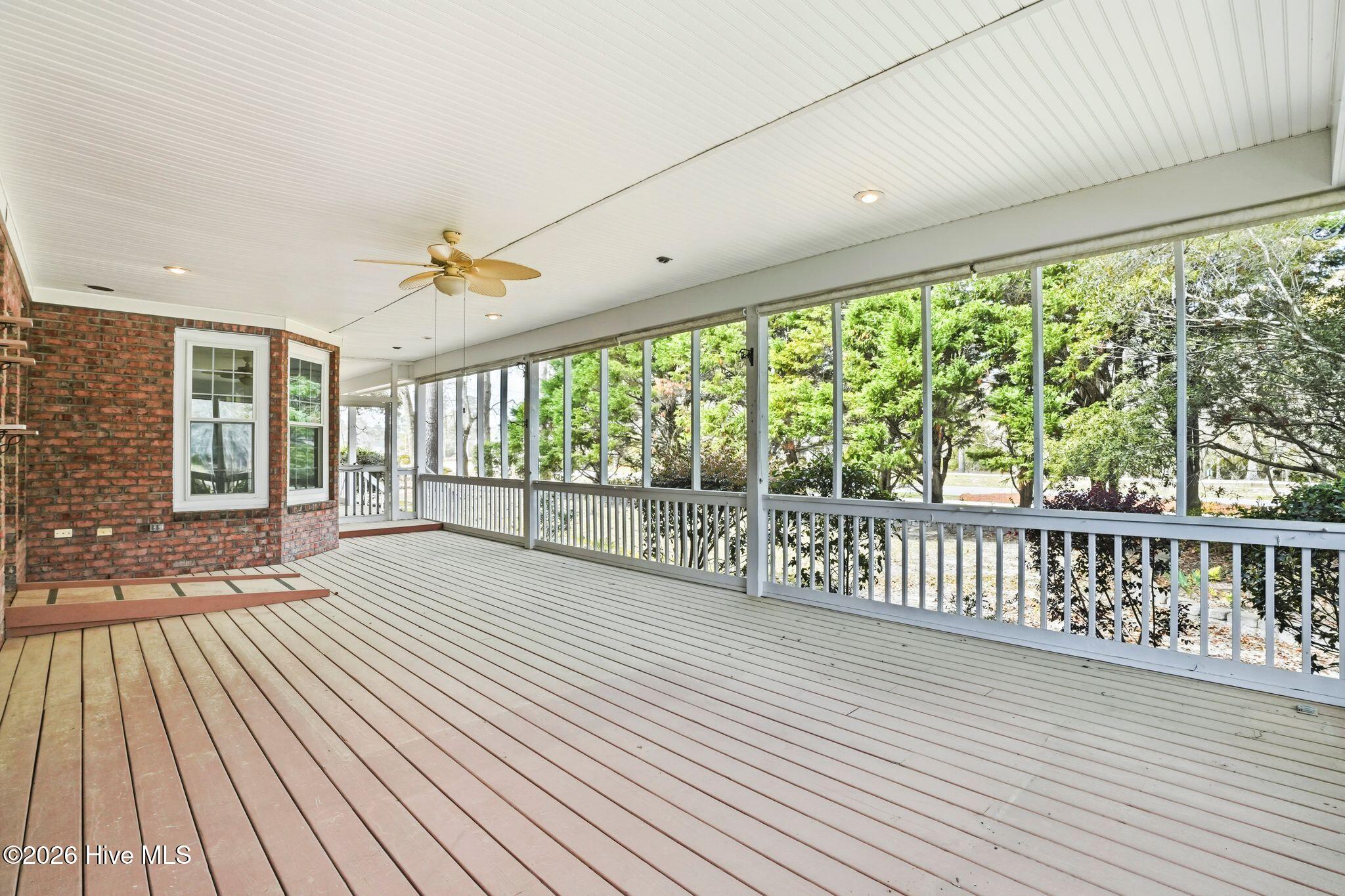 100563594 | Photo 65