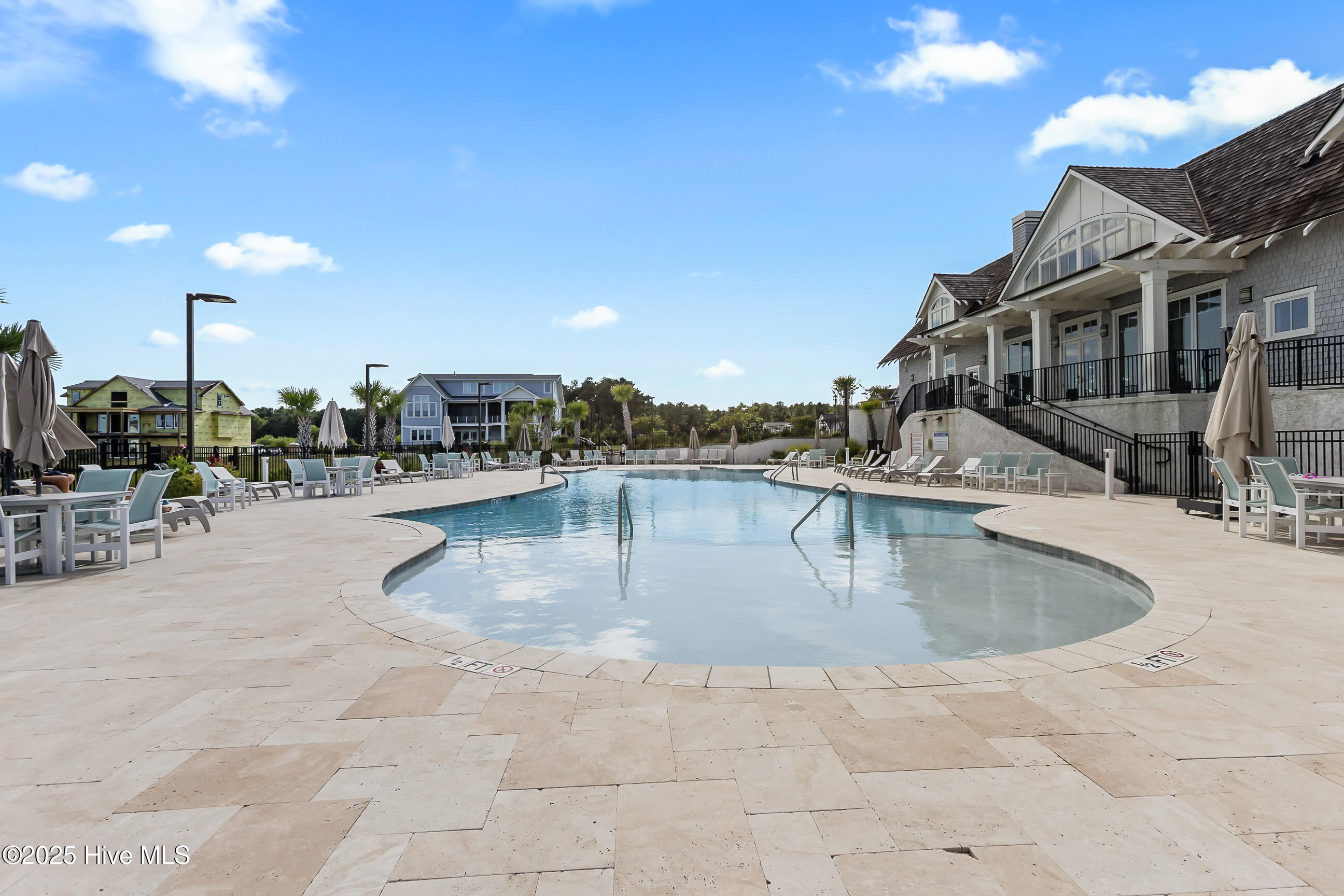 100536190 | Photo 45