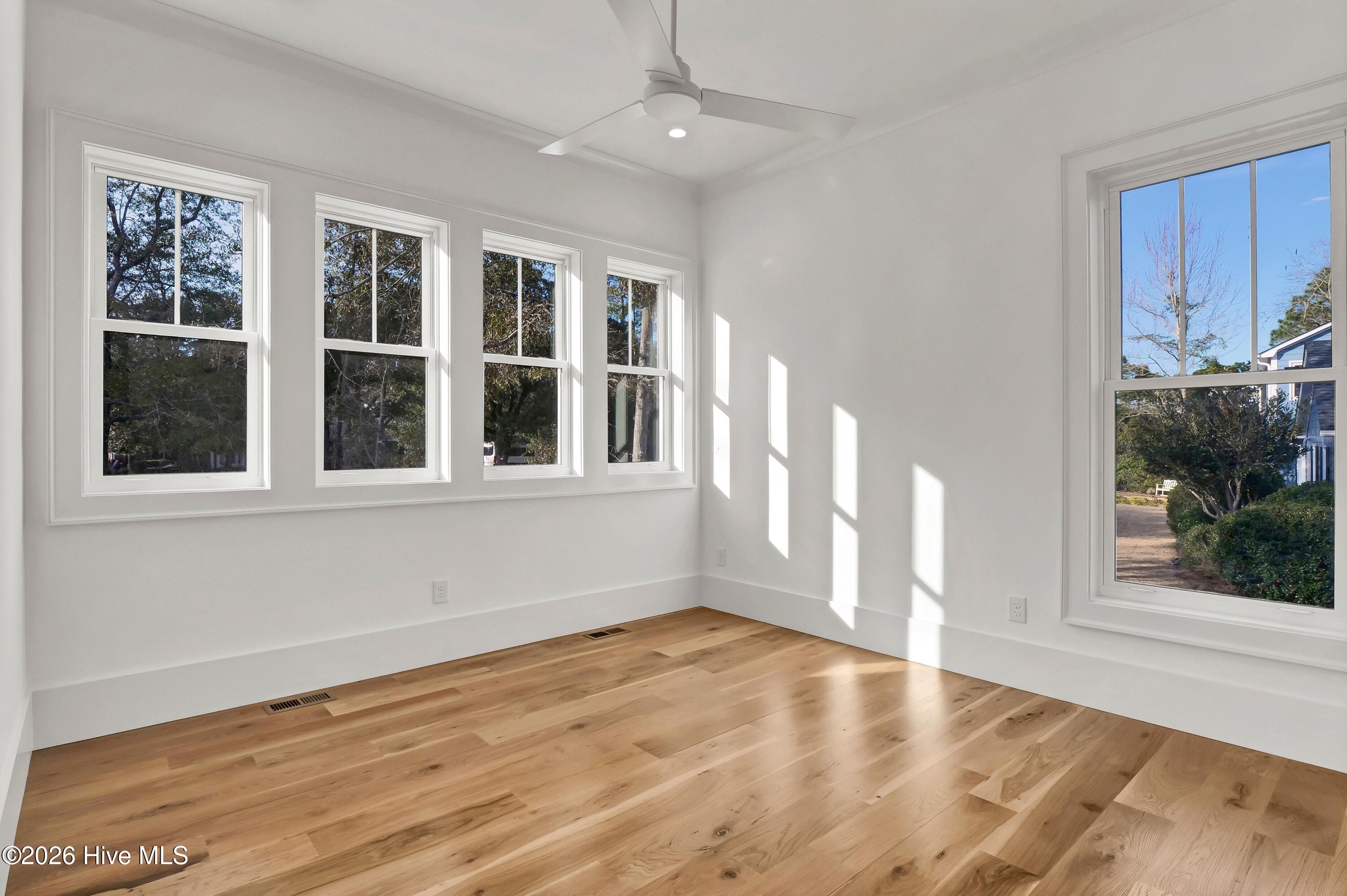 100553648 | Photo 42