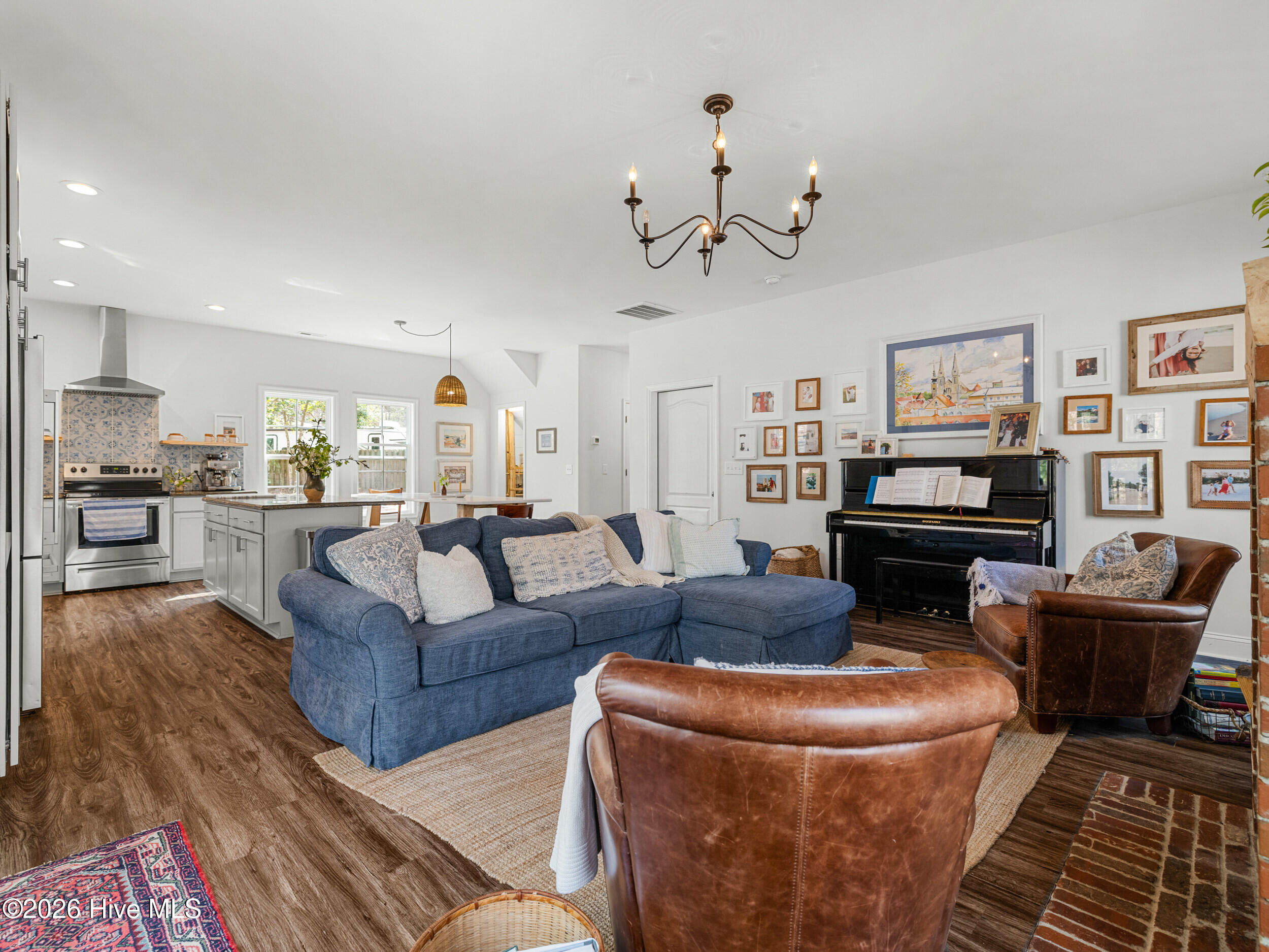 100558735 | Photo 31