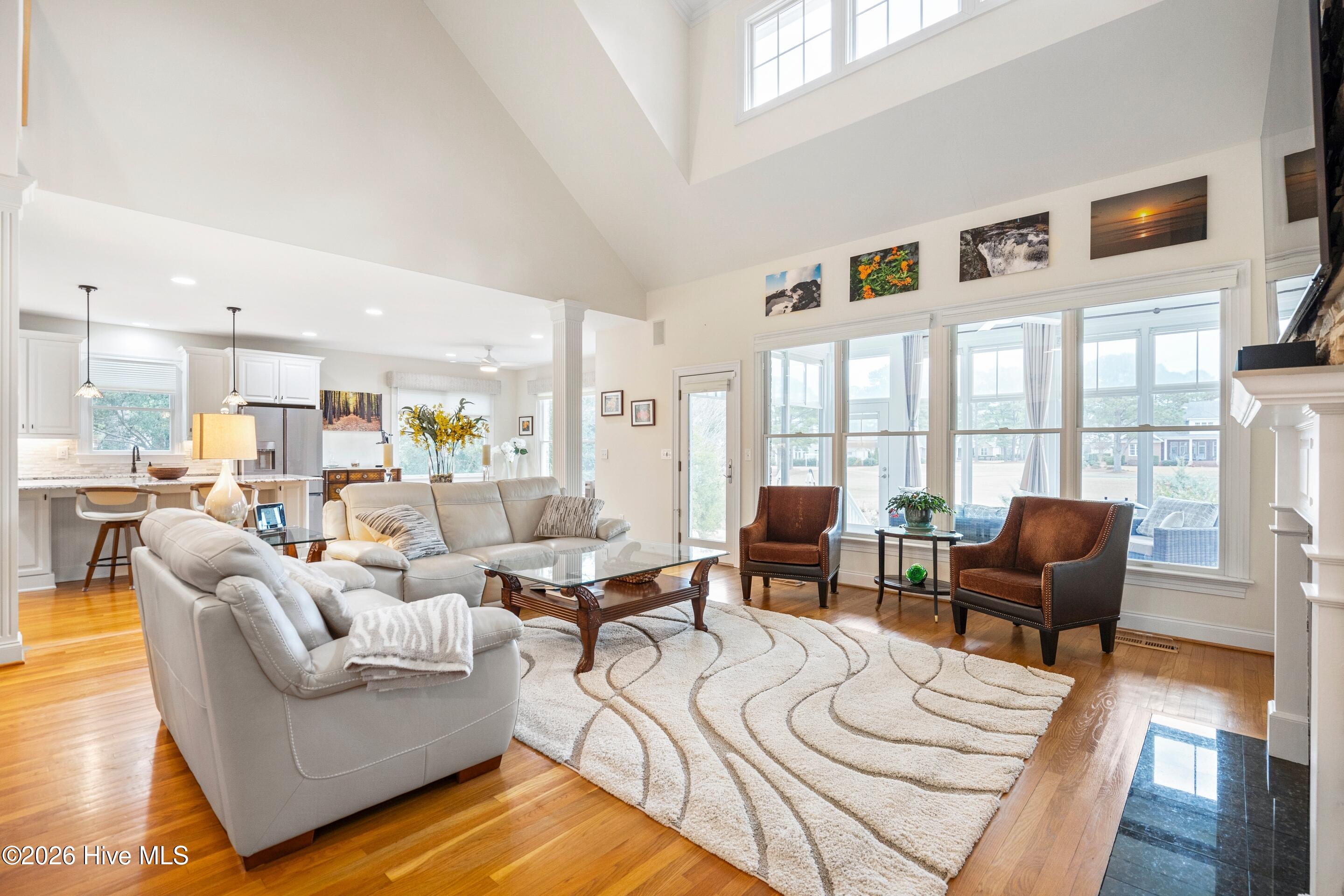 100548933 | Photo 15