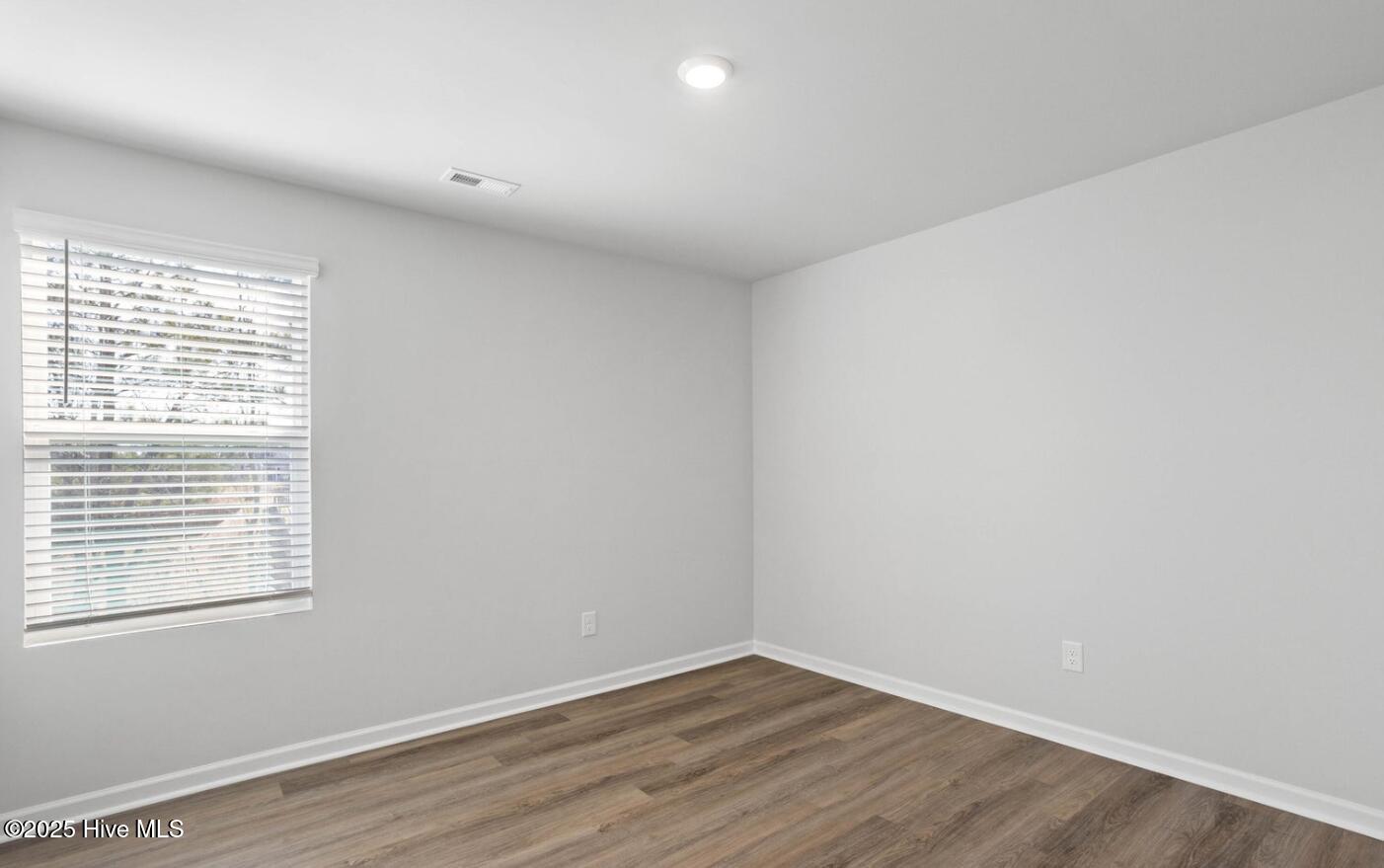 100524935 | Photo 16