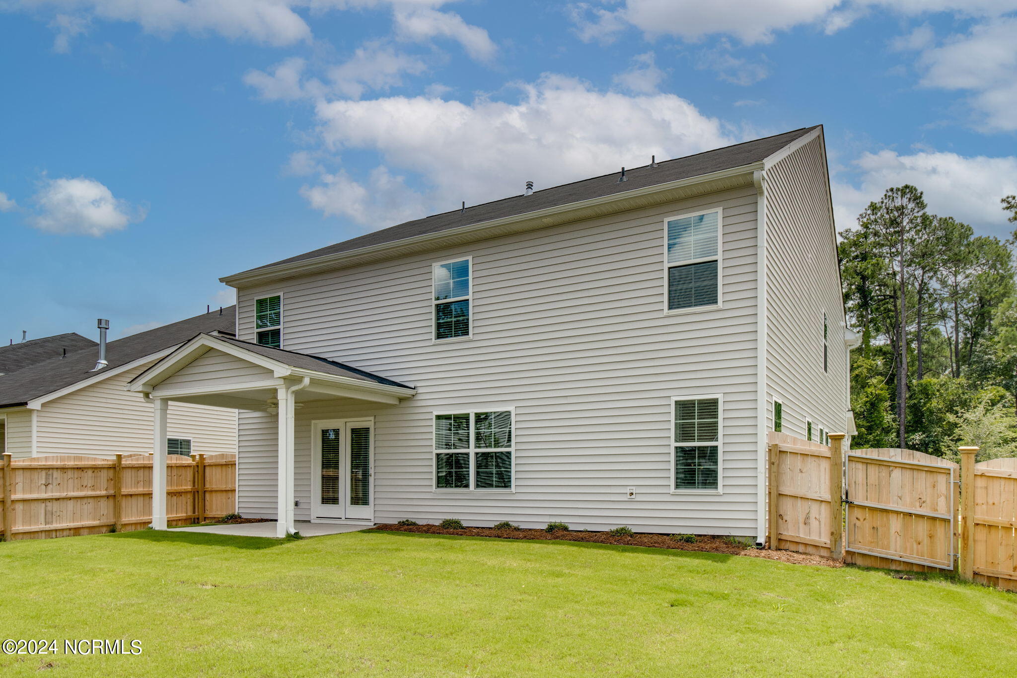 100548038 | Photo 36