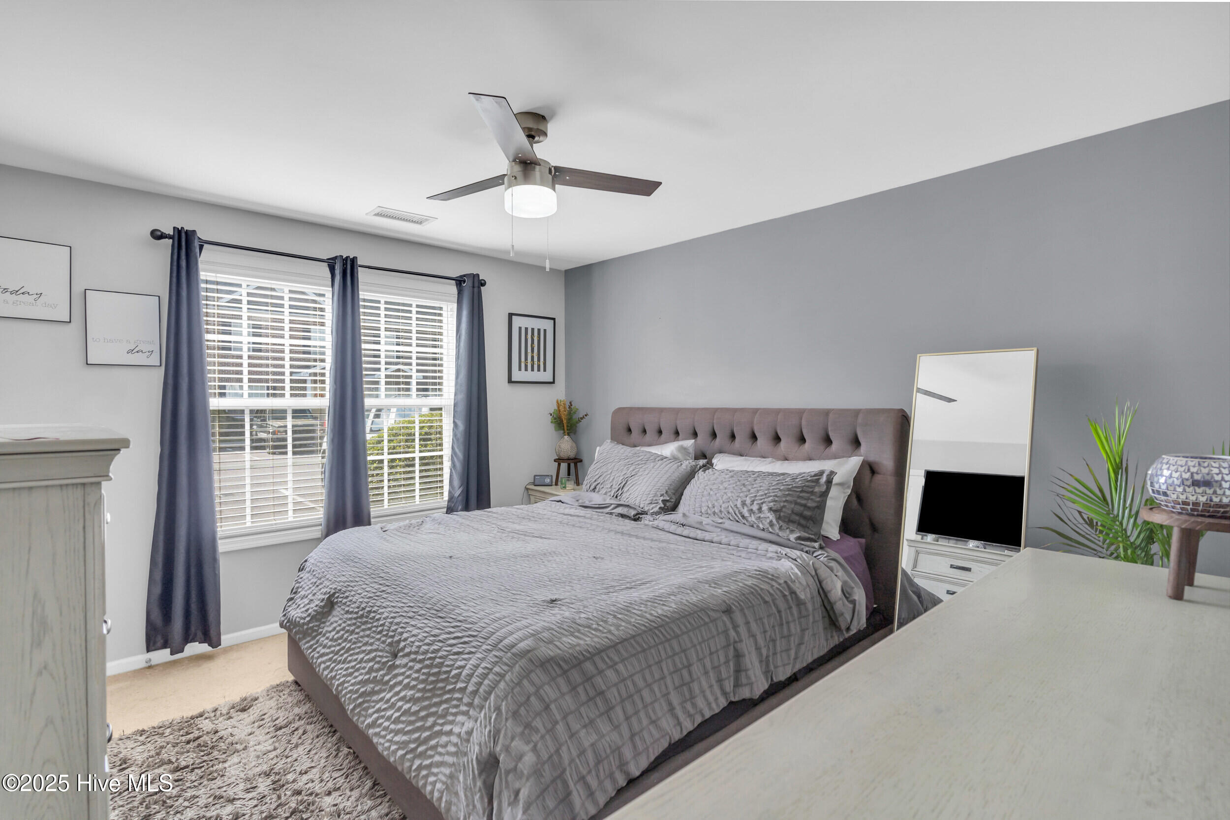 100527386 | Photo 14