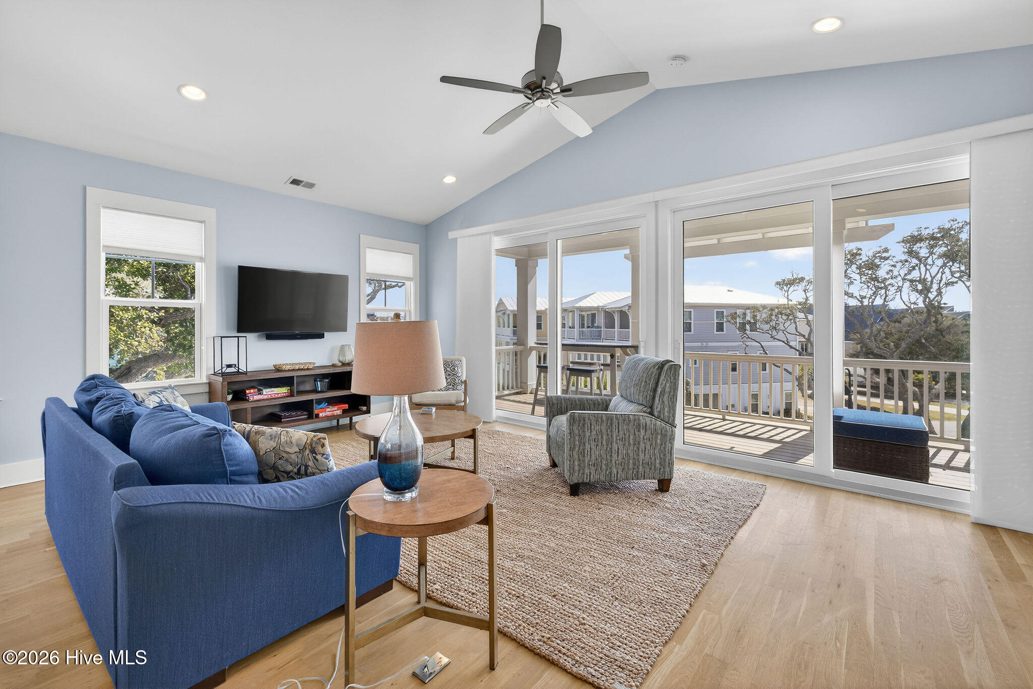 100555163 | Photo 14