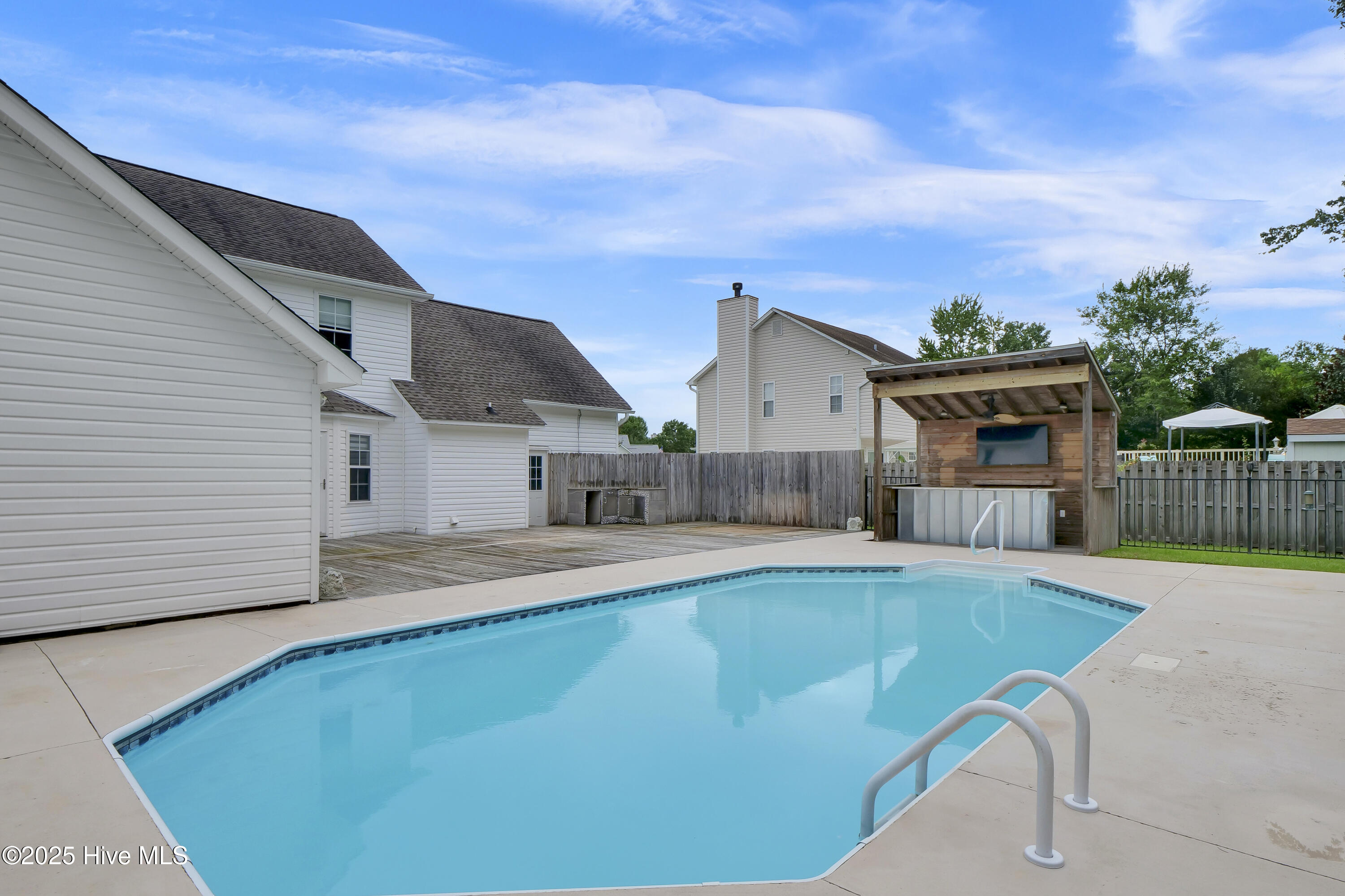 100544266 | Photo 48