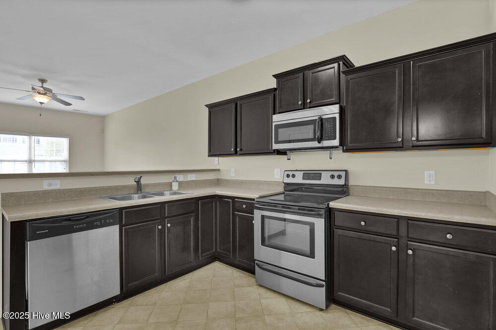 100546186 | Photo 17