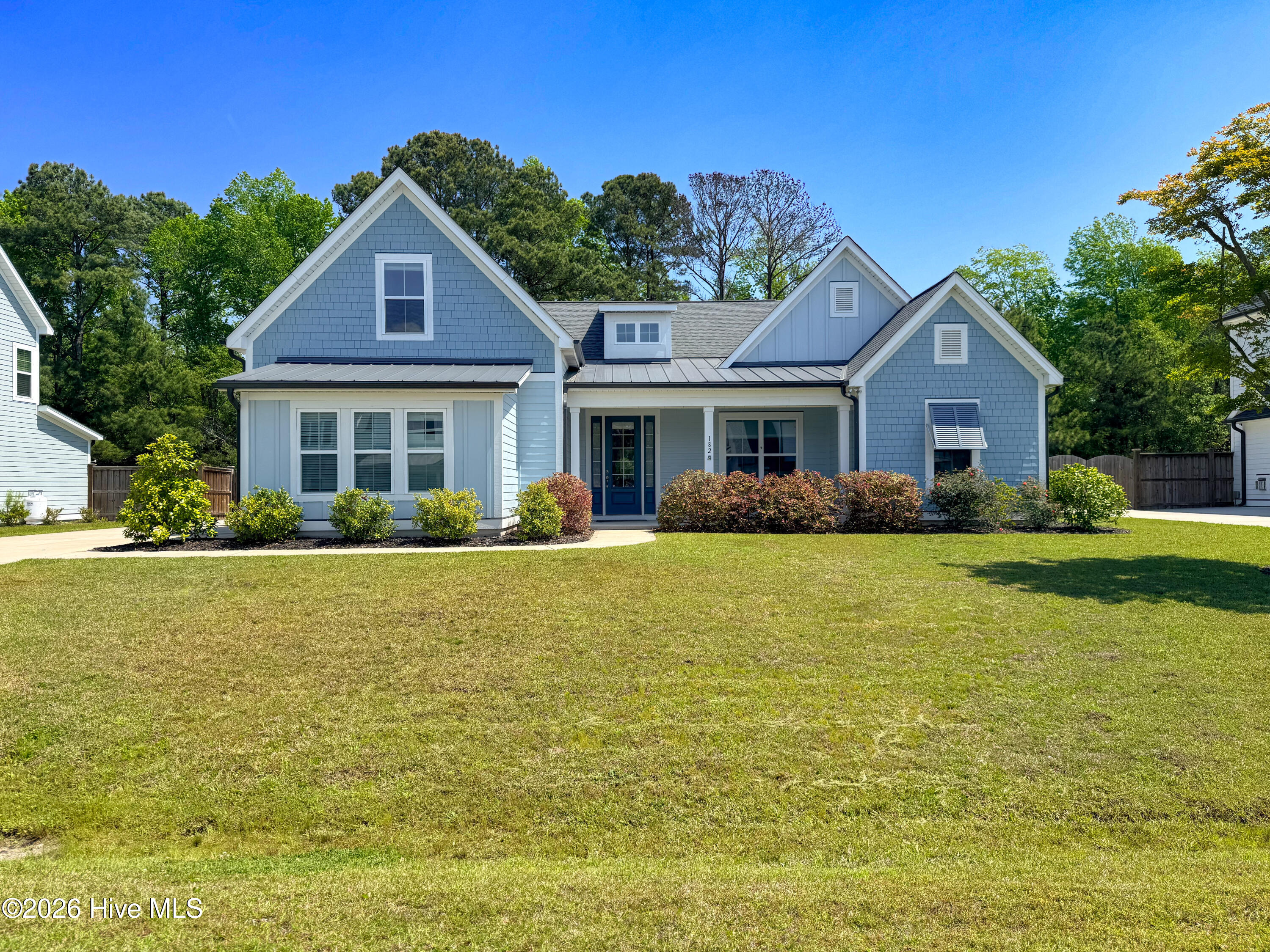 100567915 | Photo 88