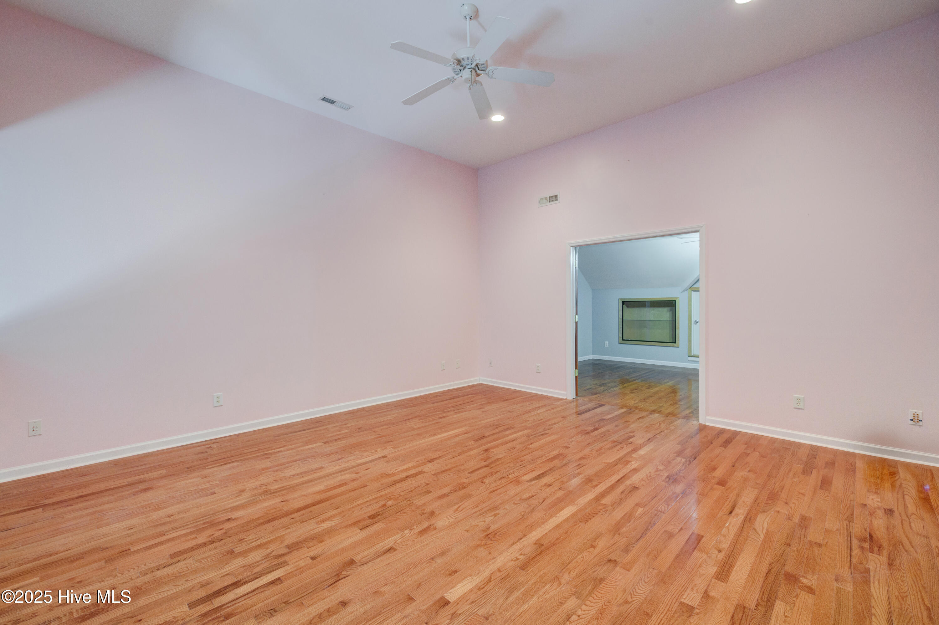 100526585 | Photo 50