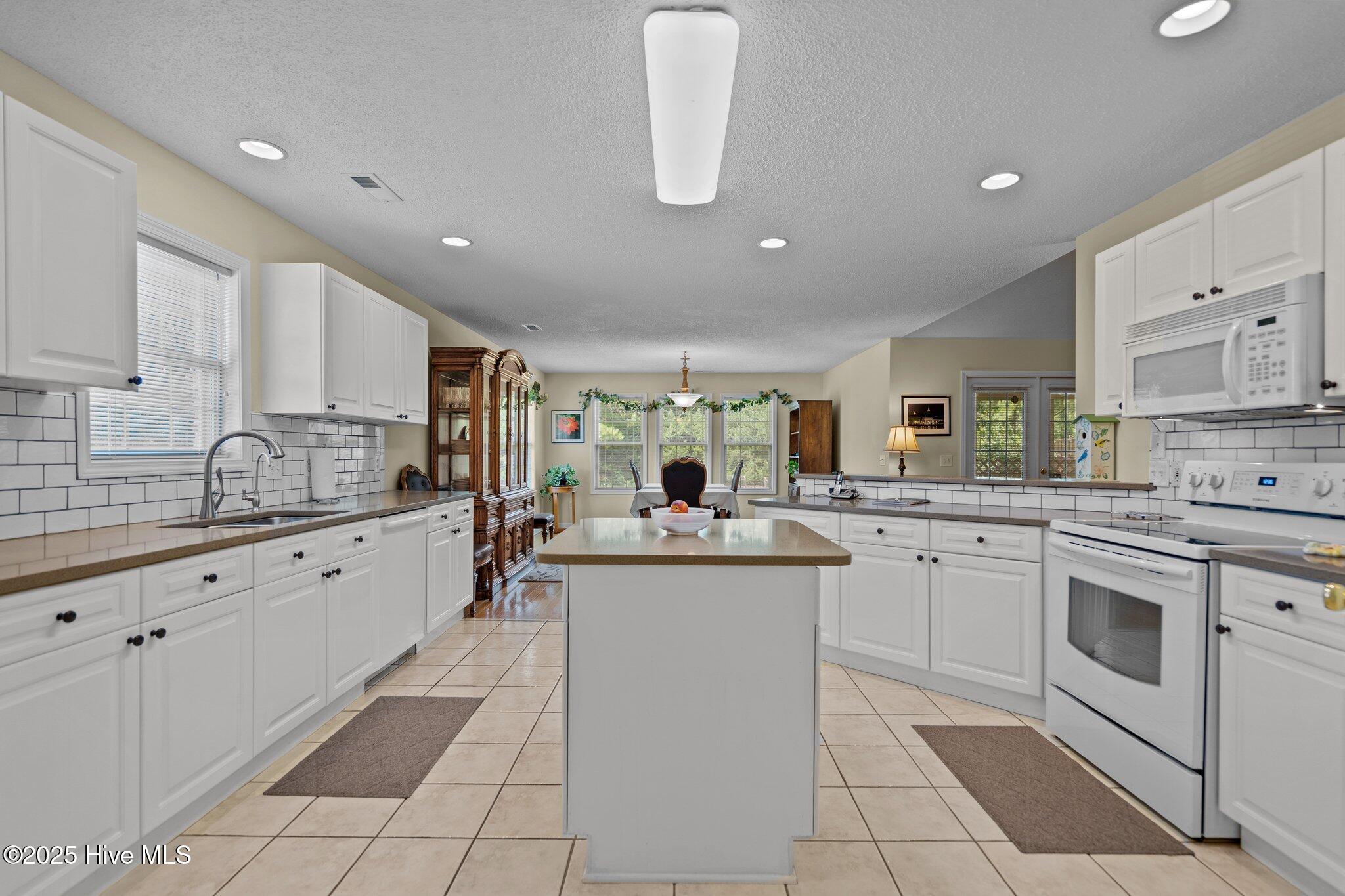 100515832 | Photo 25