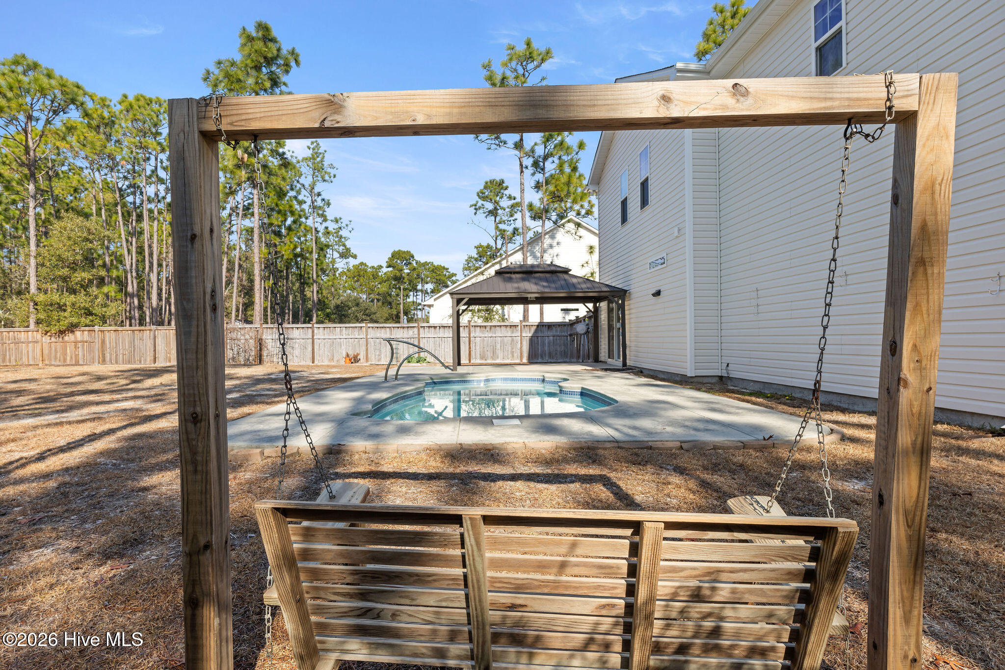 100548283 | Photo 35