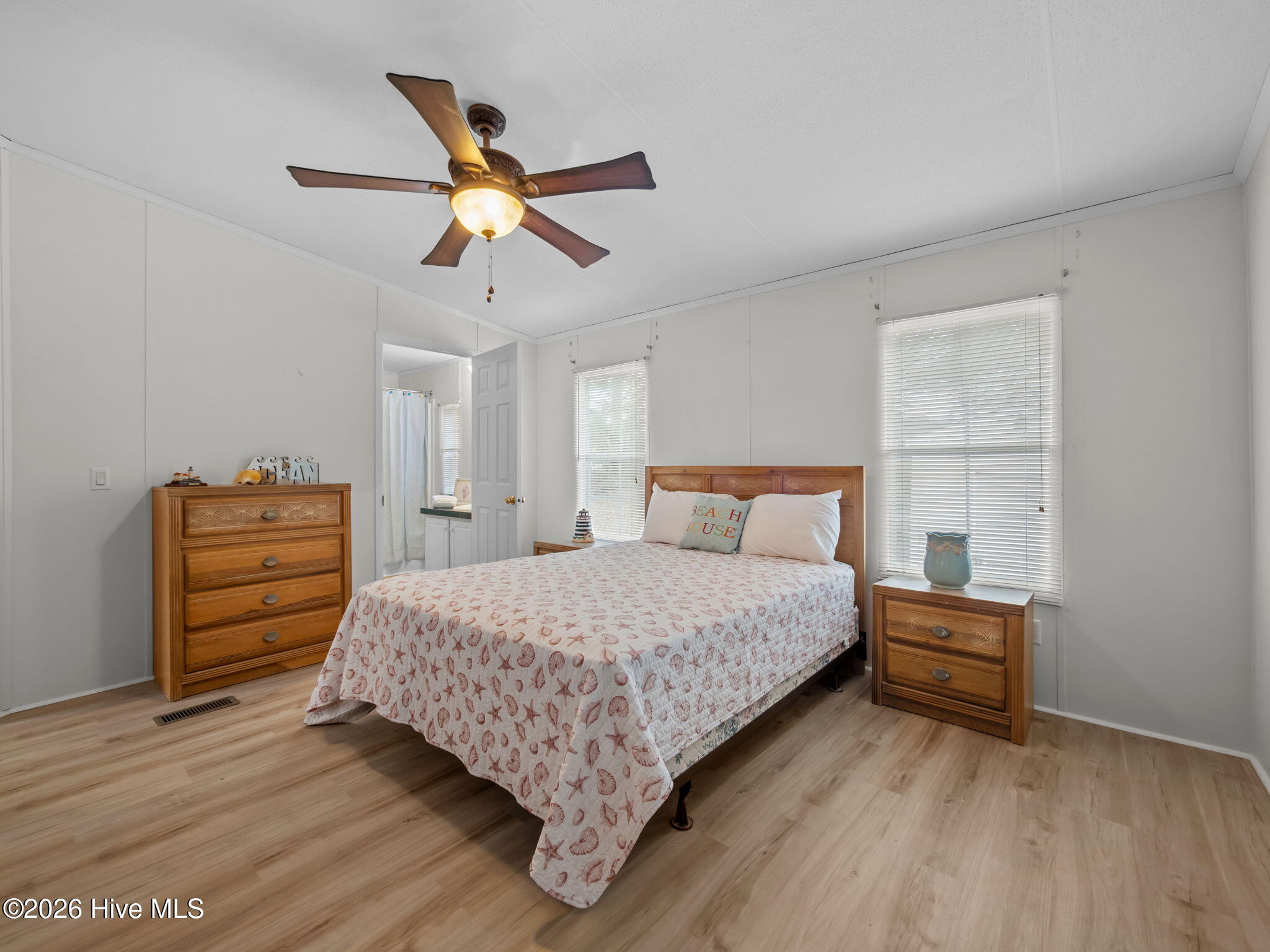 100548525 | Photo 16