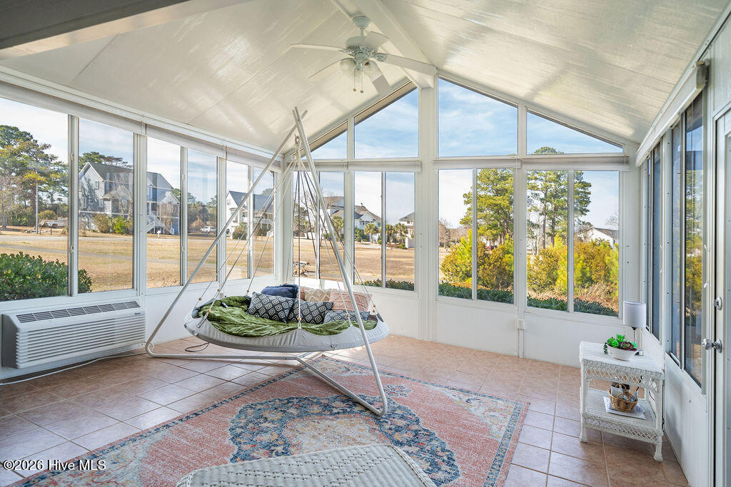 100557902 | Photo 24