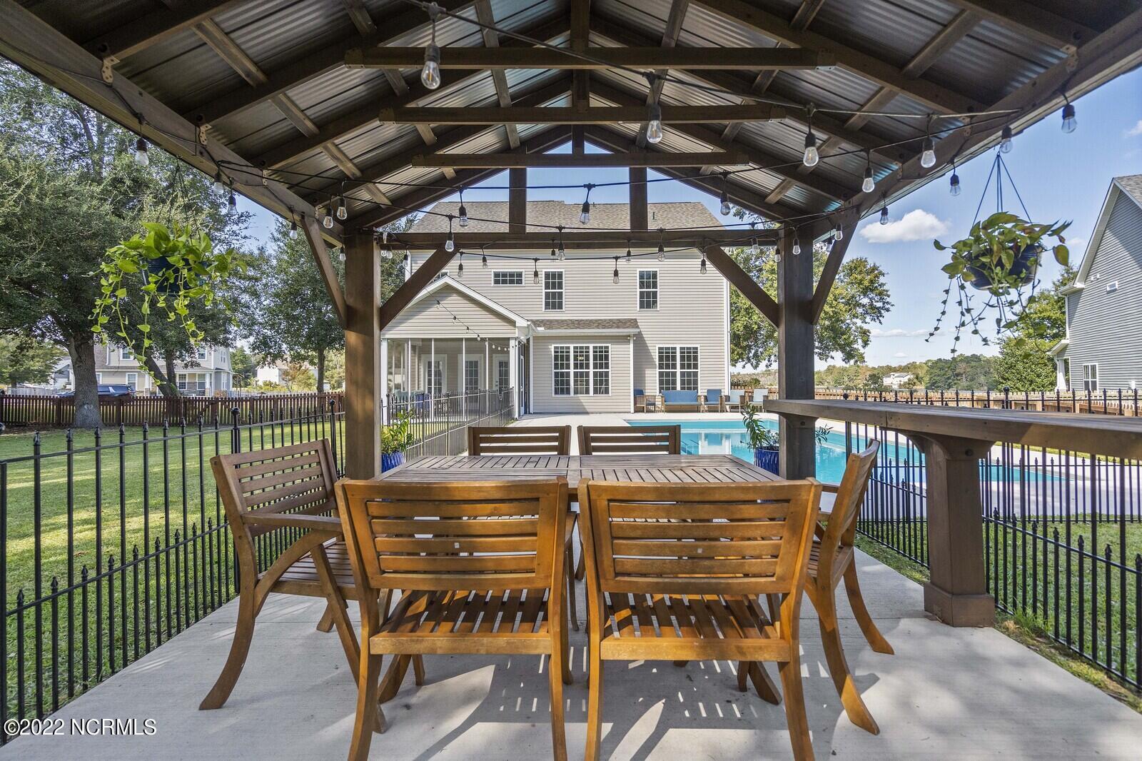 100556304 | Photo 79